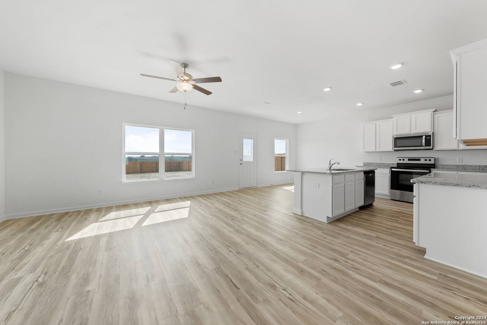 Lytle, TX 78052,16040 Imes Way