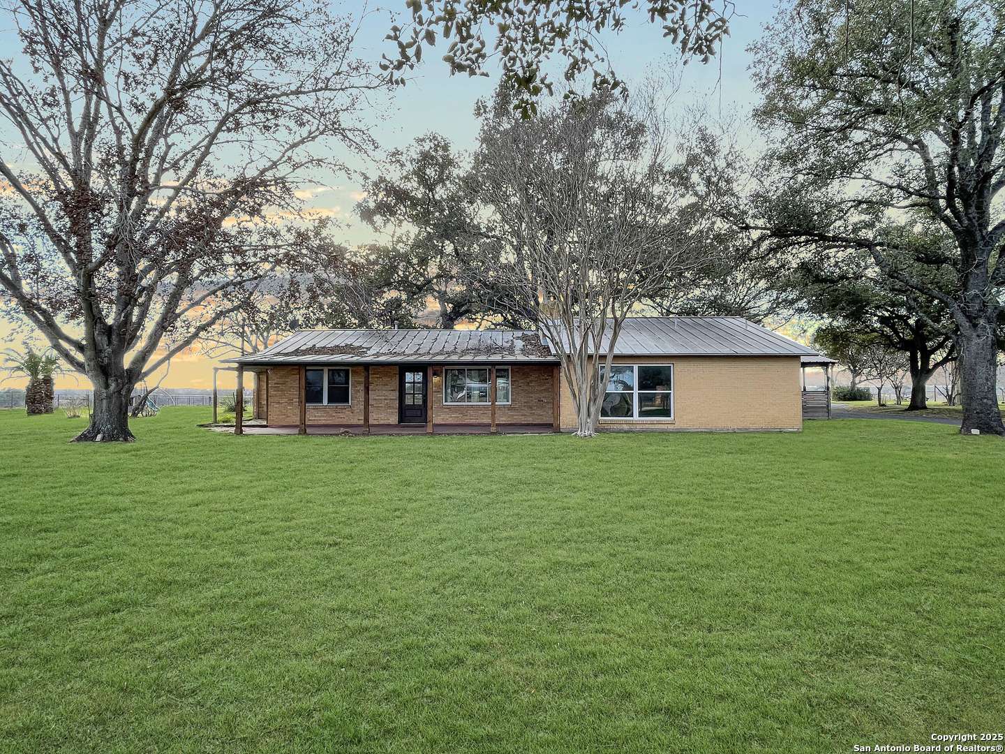 Elmendorf, TX 78112,15397 Cassiano