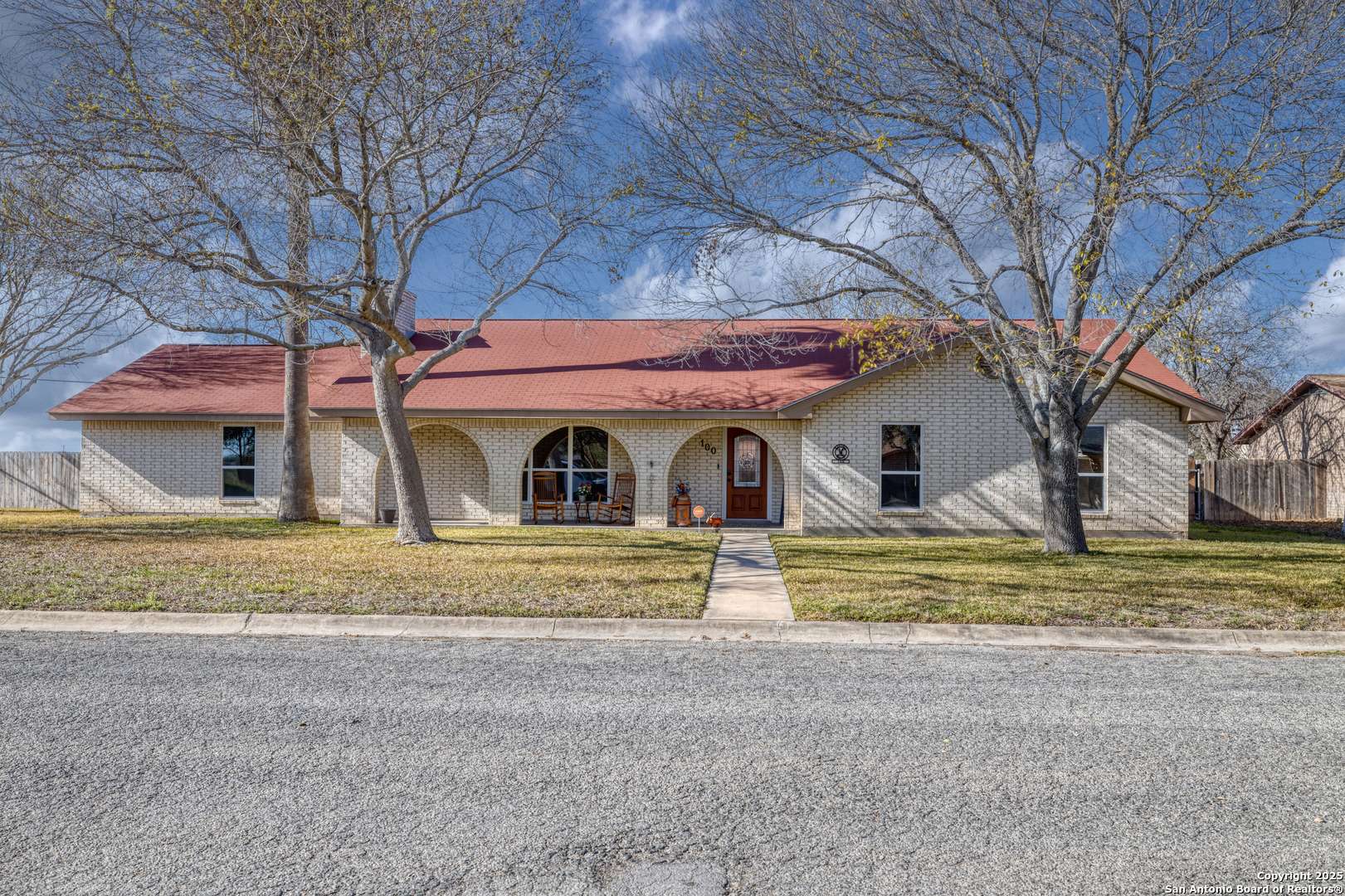 Uvalde, TX 78801,100 Larkspur