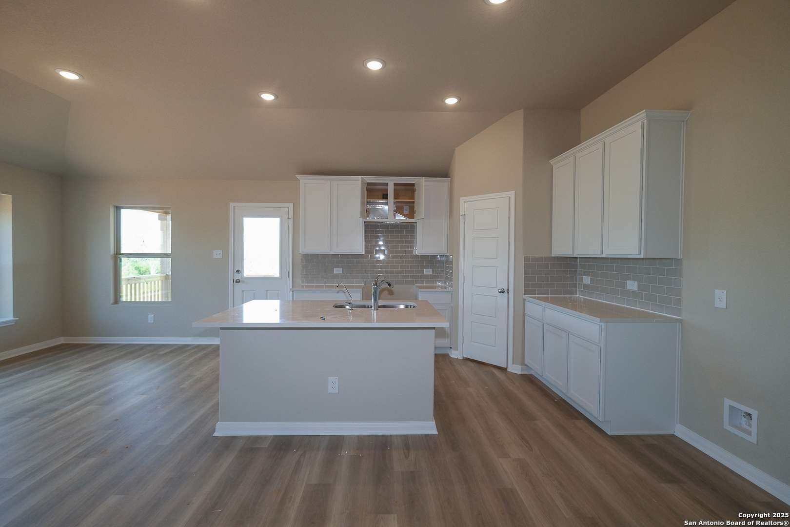 Floresville, TX 78114-0106,108 Reno Trail