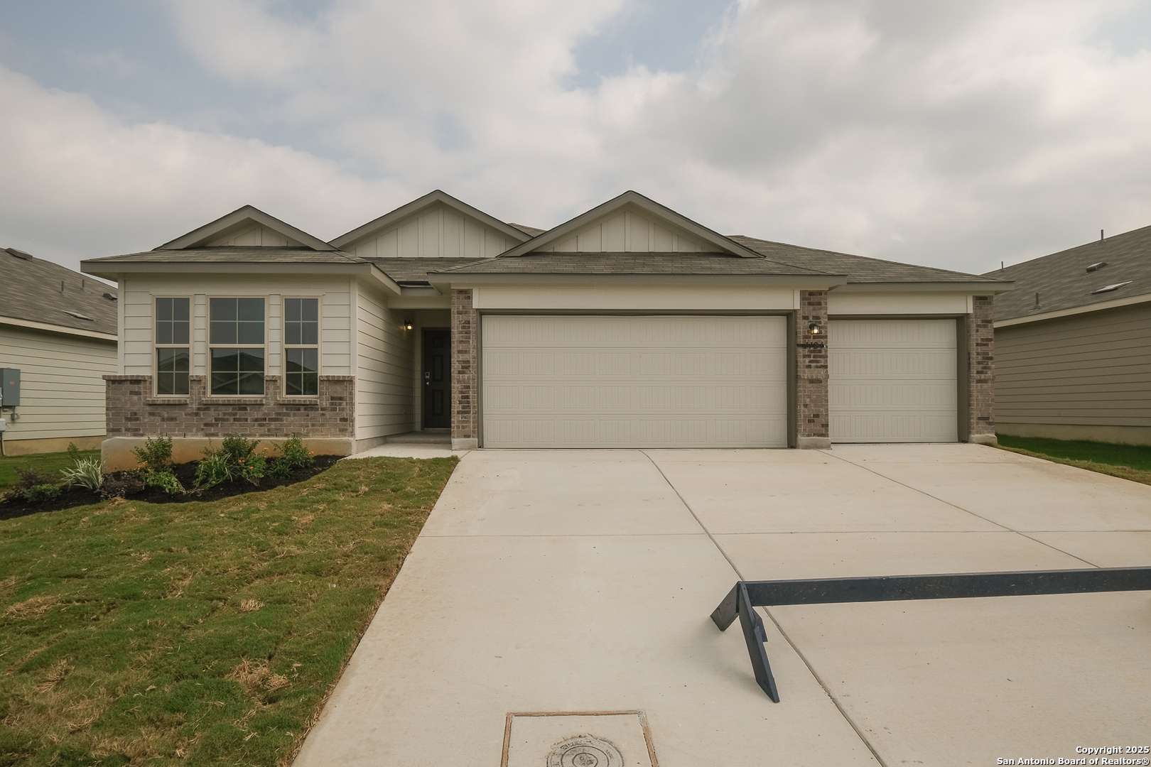 Seguin, TX 78155,1124 Water Valley