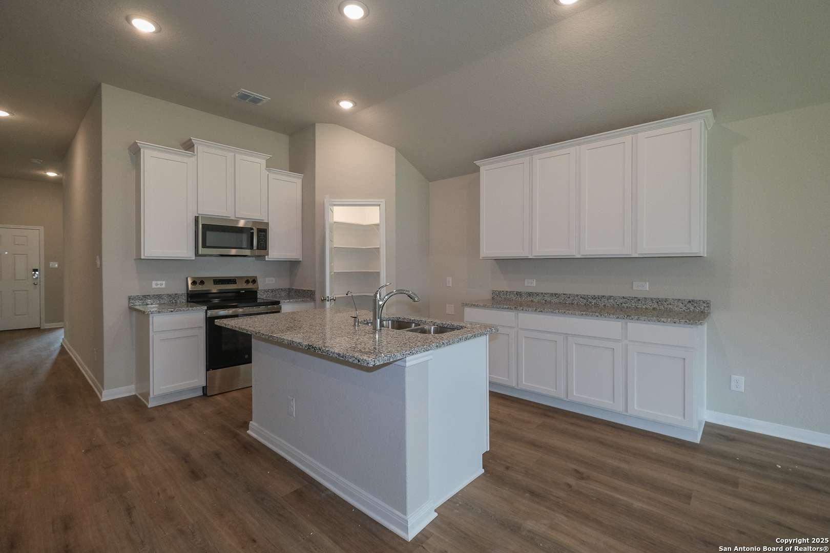 Seguin, TX 78155,1124 Water Valley