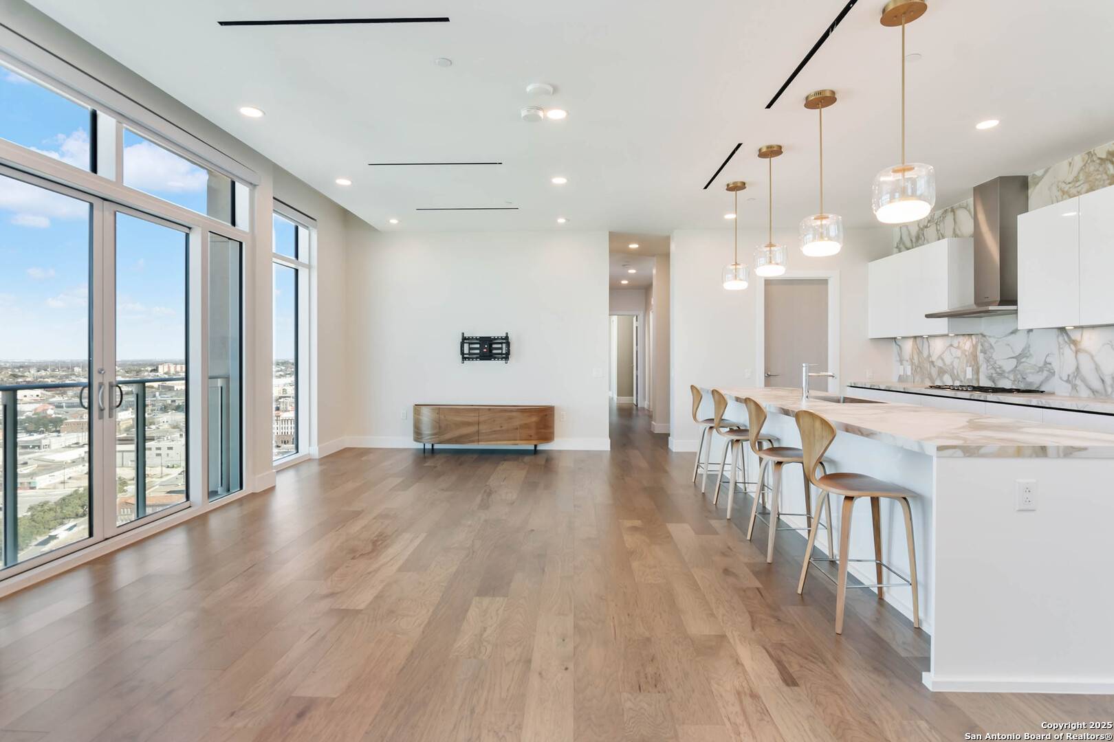 San Antonio, TX 78205,123 Lexington UNIT 1602