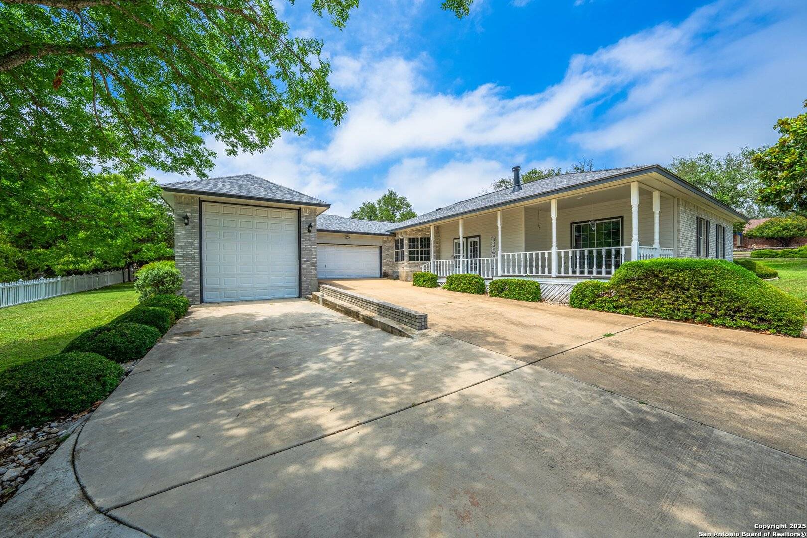 Kerrville, TX 78028-3807,1701 MOUNTAIN LAUREL