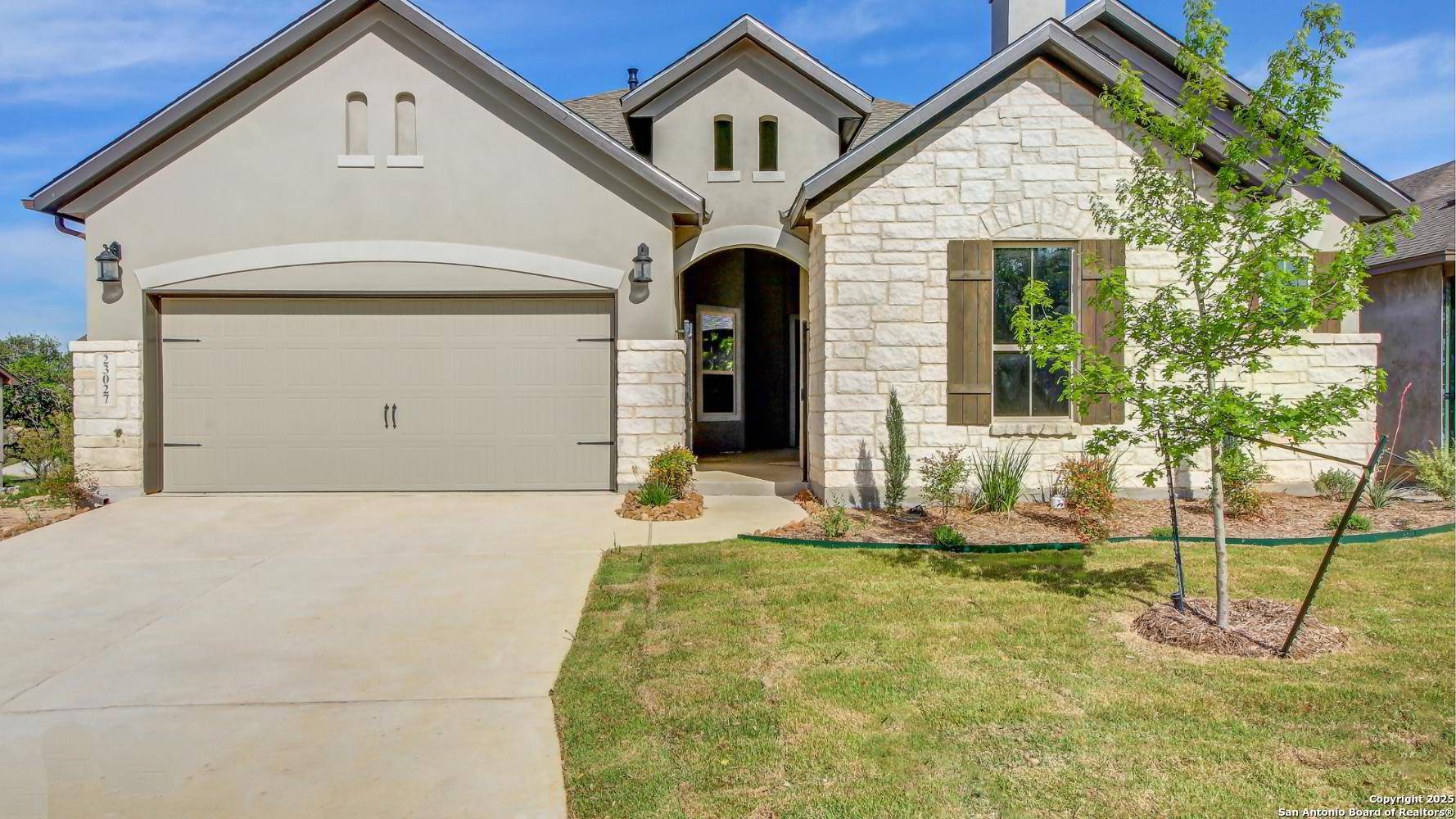 Universal City, TX 78148-3464,140 Allin Oaks