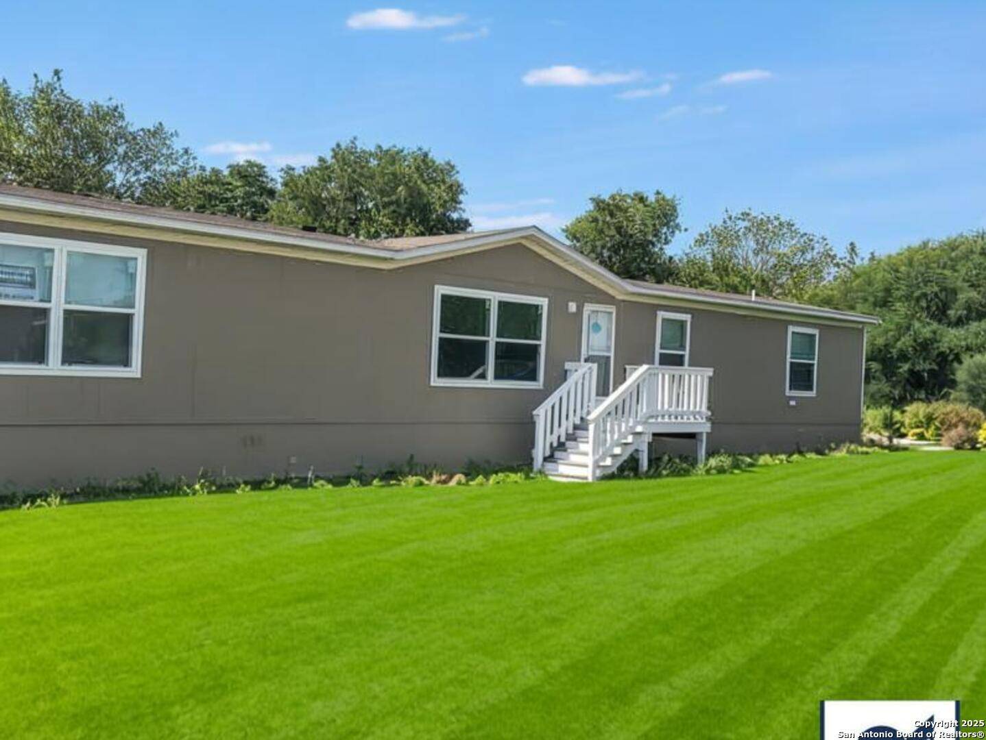 Devine, TX 78016,585 CR 6753