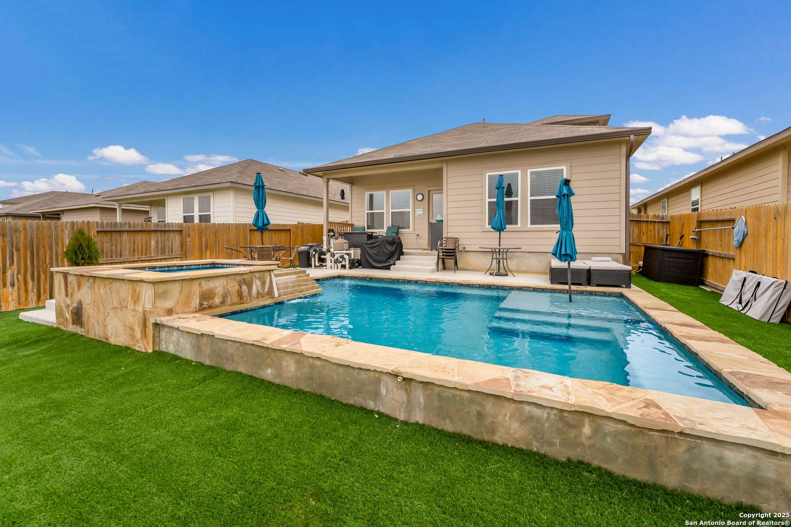 Floresville, TX 78114,449 Middle Green Loop