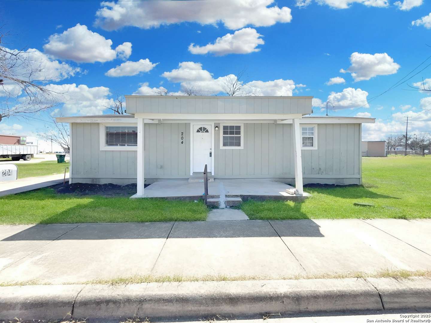 Universal City, TX 78148-4418,204 LANGLEY BLVD