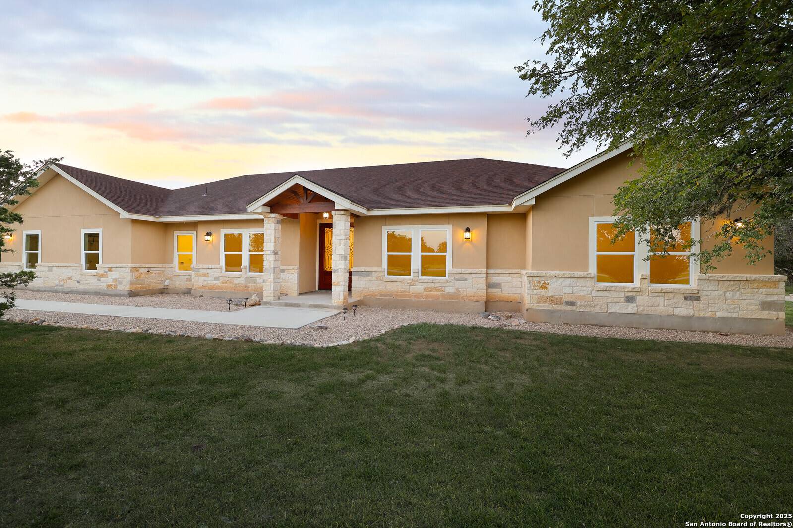 Pipe Creek, TX 78063,144 Vaquero Ct.