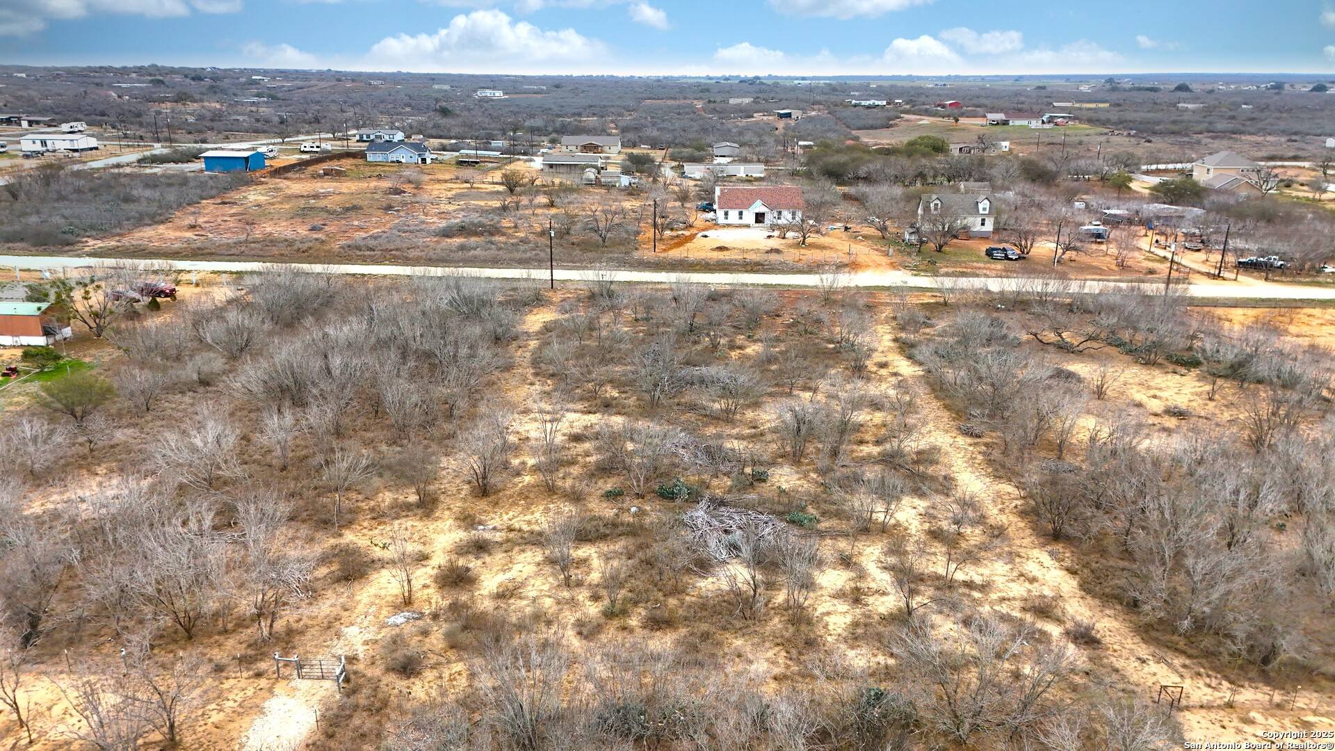 Devine, TX 78016,118 county road 2666