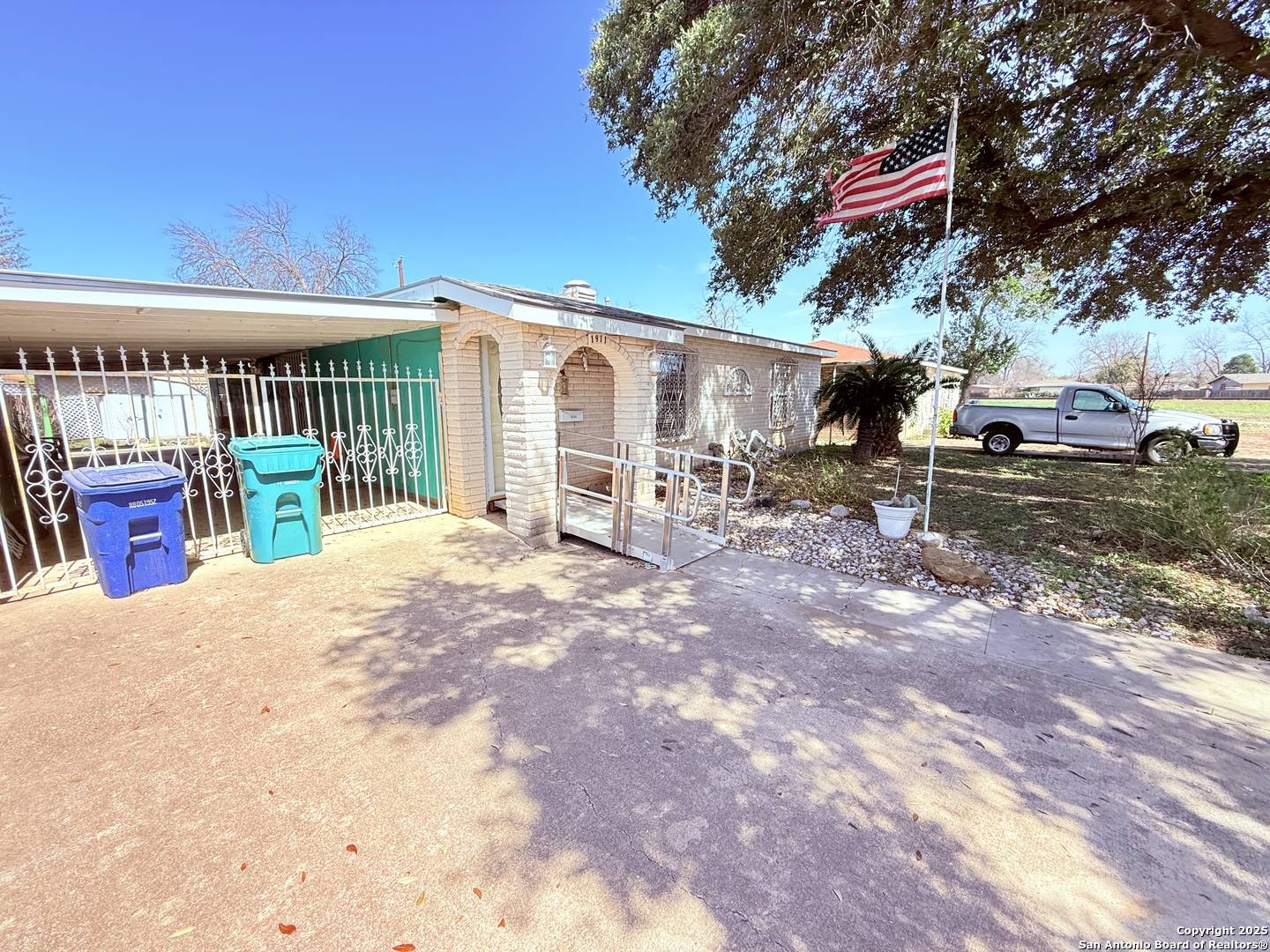 San Antonio, TX 78207,1911 Beechaven