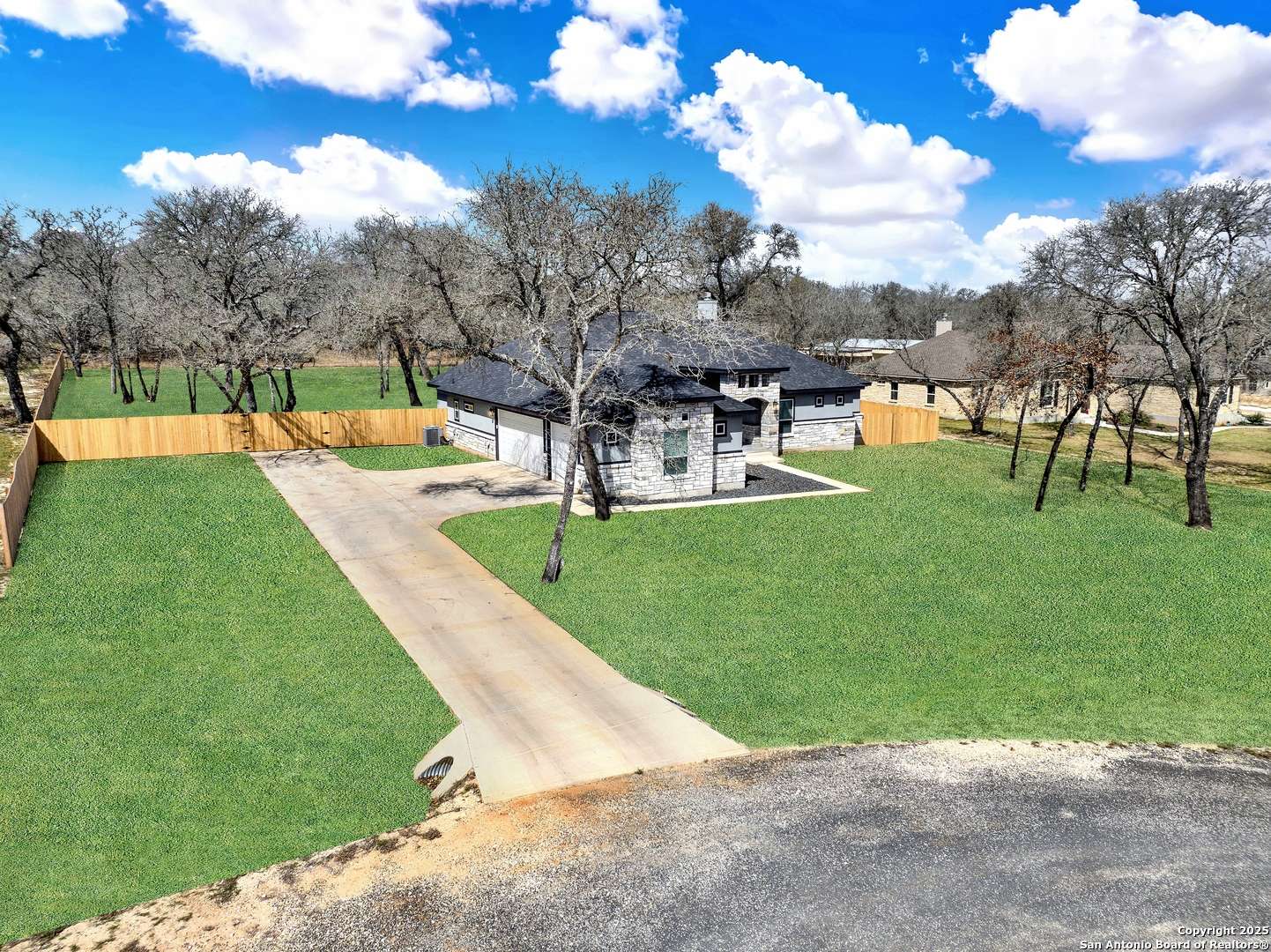 La Vernia, TX 78121,193 TIMBER PL