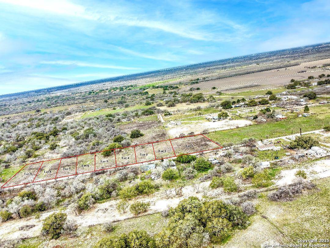 Floresville, TX 78114,326 County Road 124