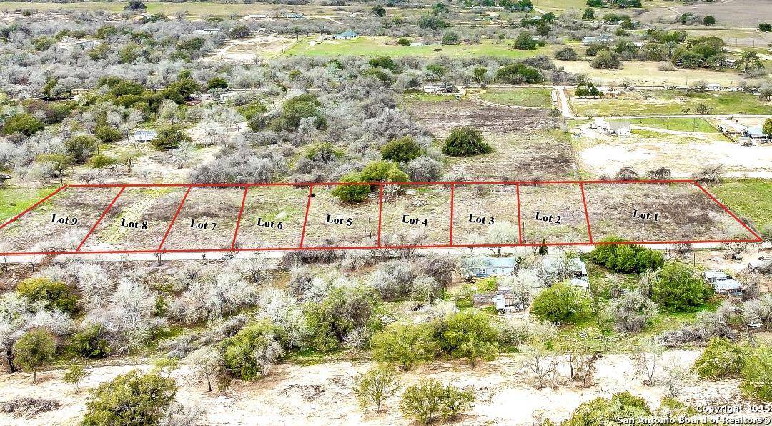 Floresville, TX 78114,326 County Road 124