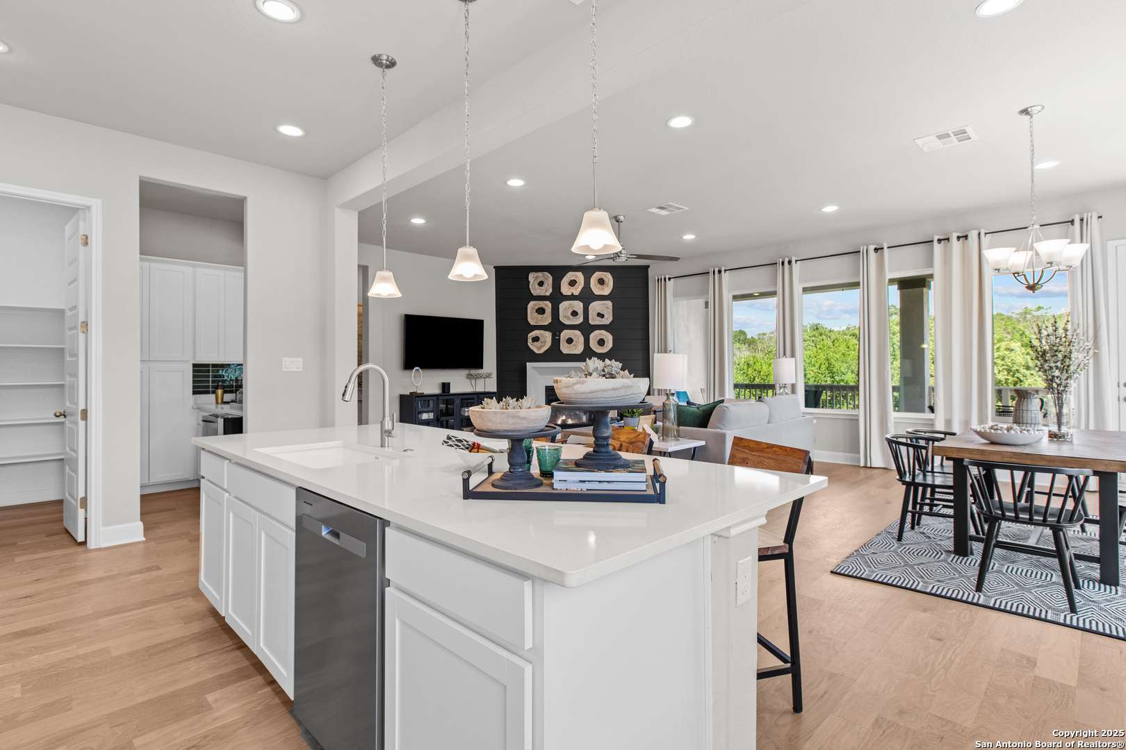 Universal City, TX 78148-3464,135 Rosanna Ridge