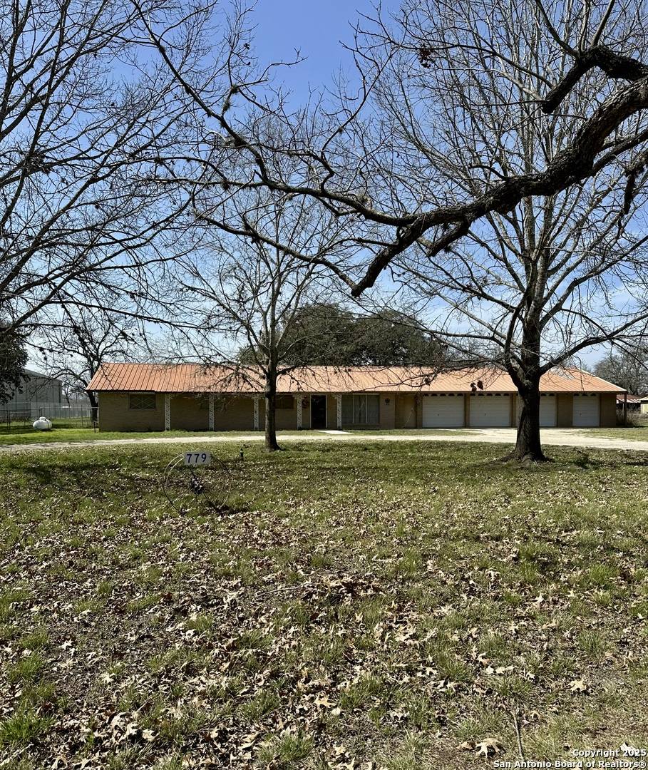 Utopia, TX 78884,779 Main St