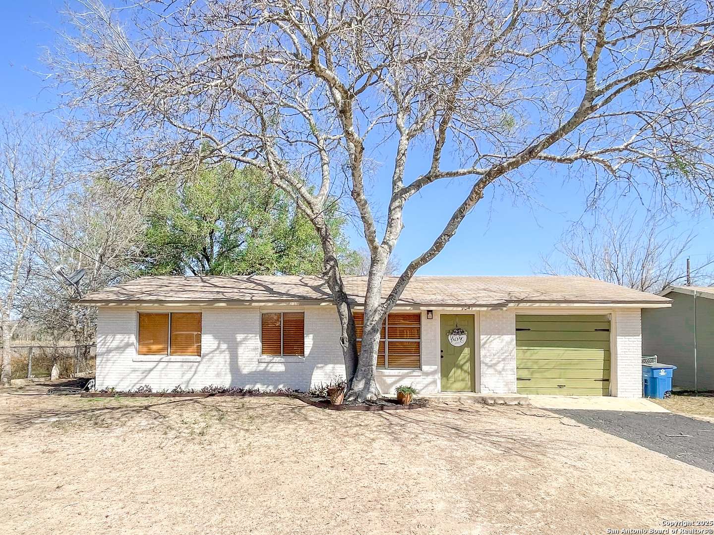 Devine, TX 78016,804 Zig Zag