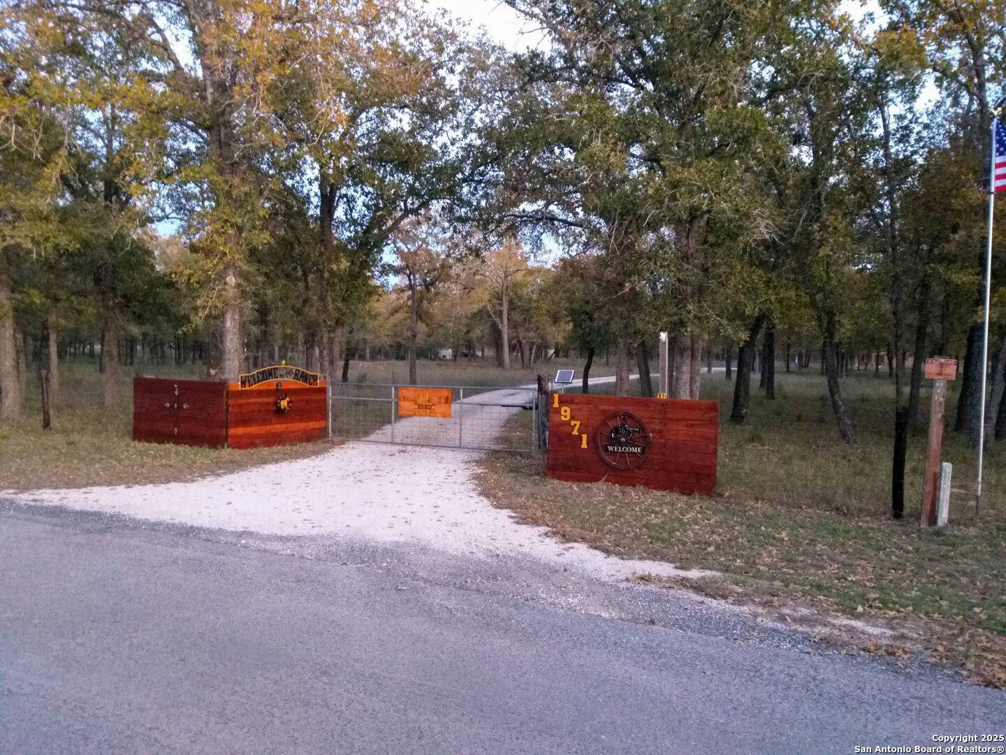 Floresville, TX 78114,1971 Deer Trl