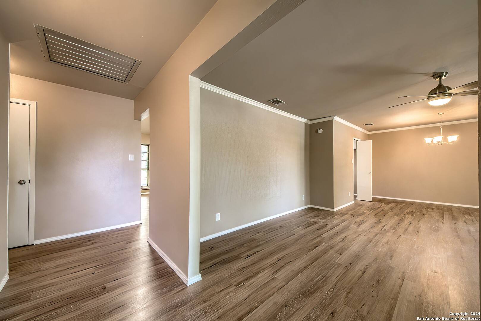 Universal City, TX 78148-3516,117 MOSSRIDGE