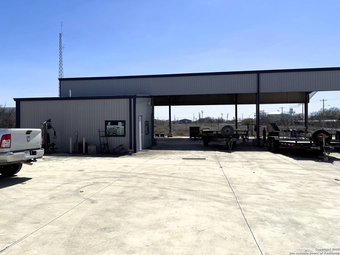 Pearsall, TX 78061,210 Cherry
