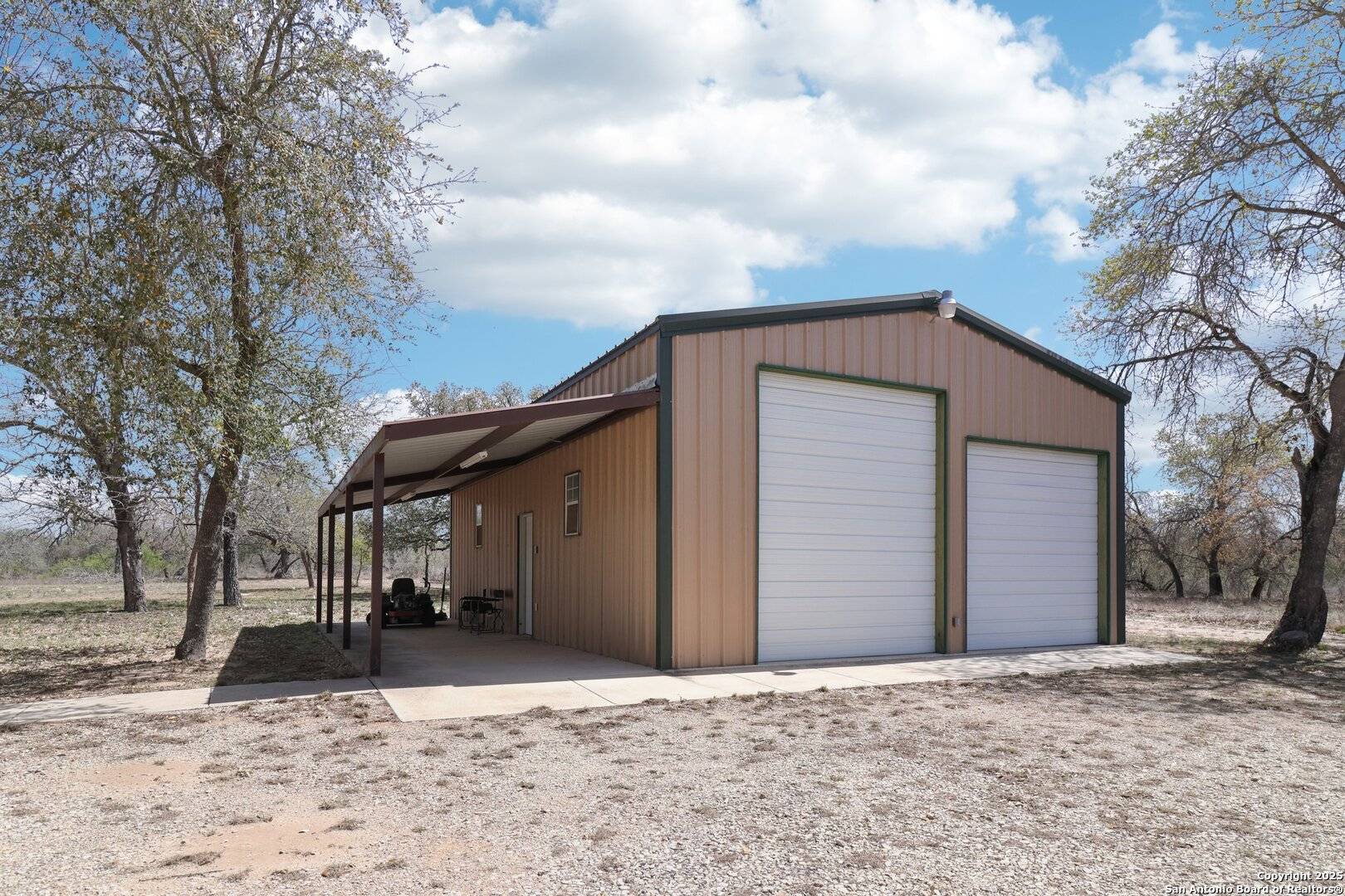 Natalia, TX 78059,609 County Road 785