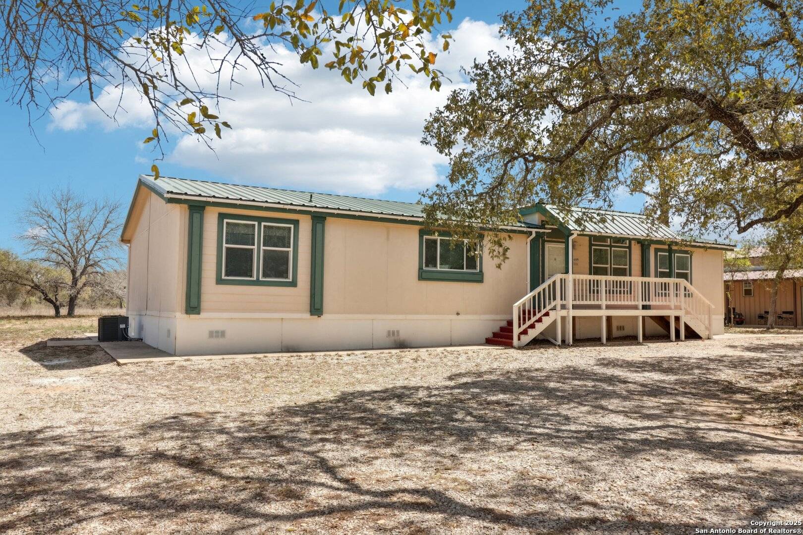 Natalia, TX 78059,609 County Road 785