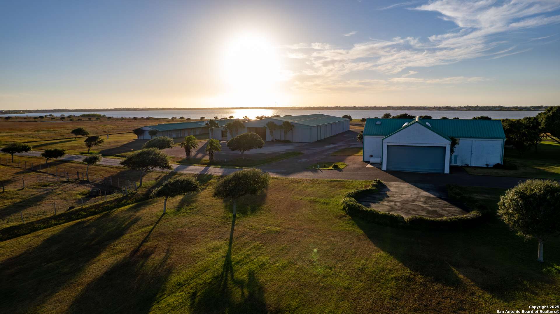 Port Lavaca, TX 77979,1005 Shoreline Ln