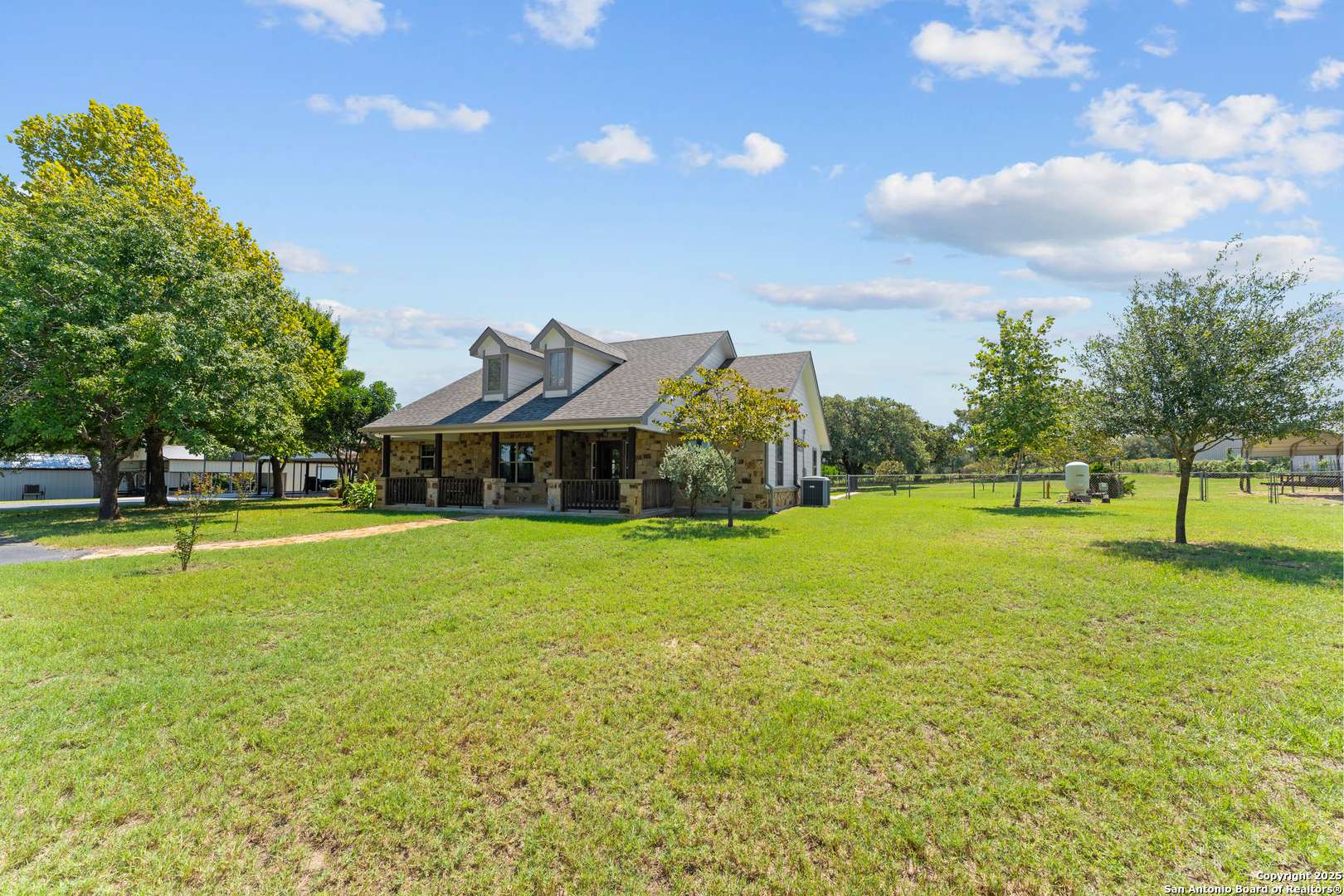 La Vernia, TX 78121,104 Woodcreek