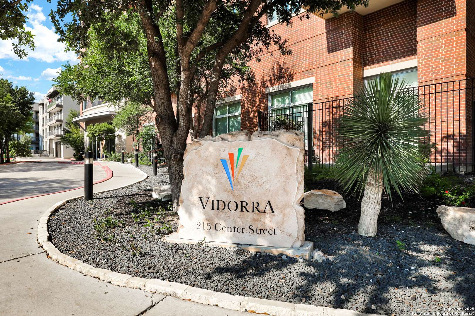 San Antonio, TX 78210,215 Center St. UNIT 703