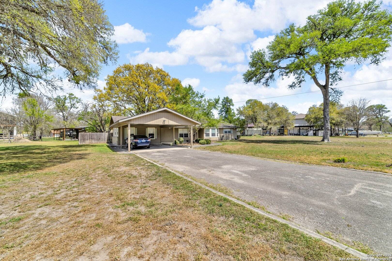 Seguin, TX 78155,163 Lakeside