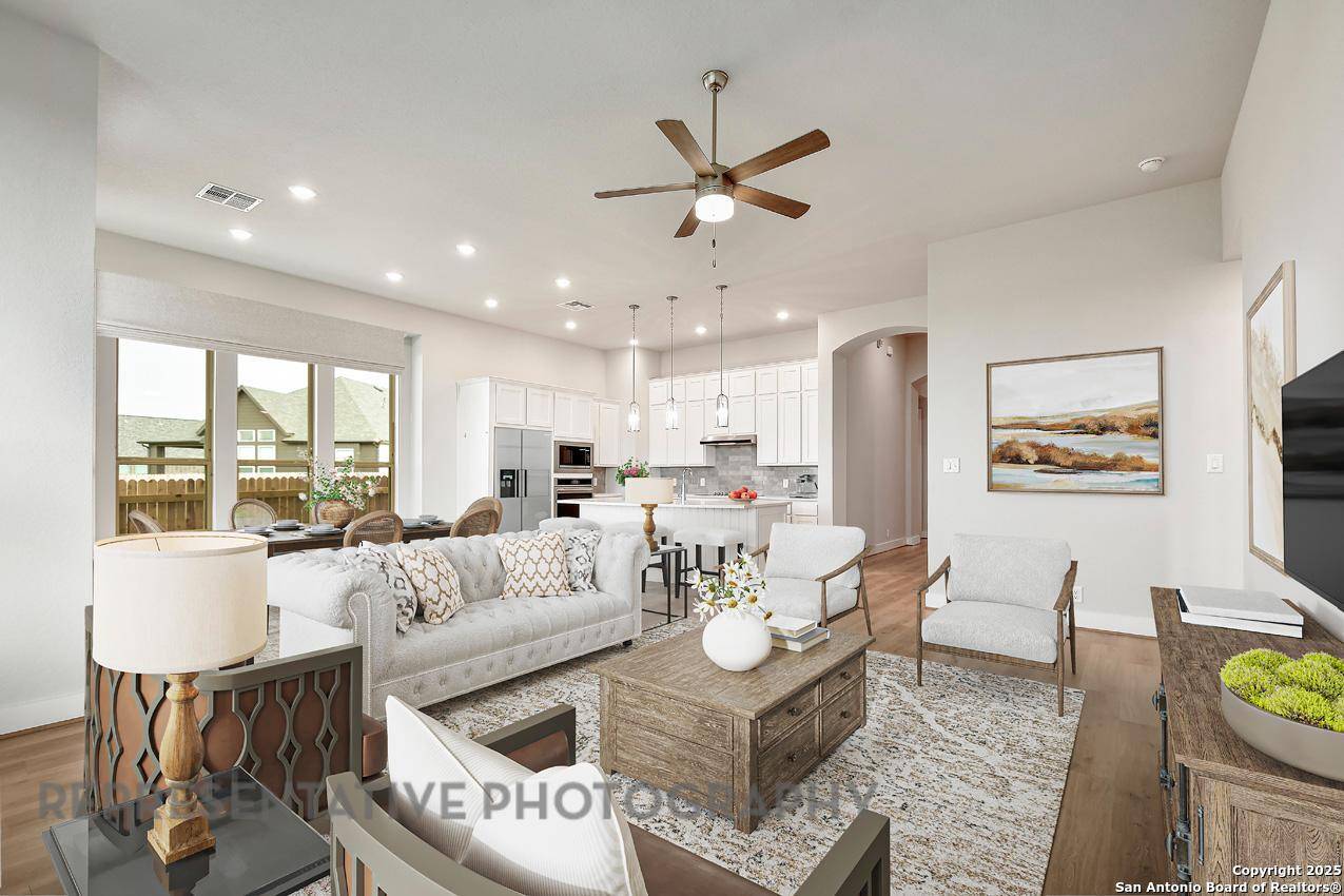 Castroville, TX 78009,421 White Oak