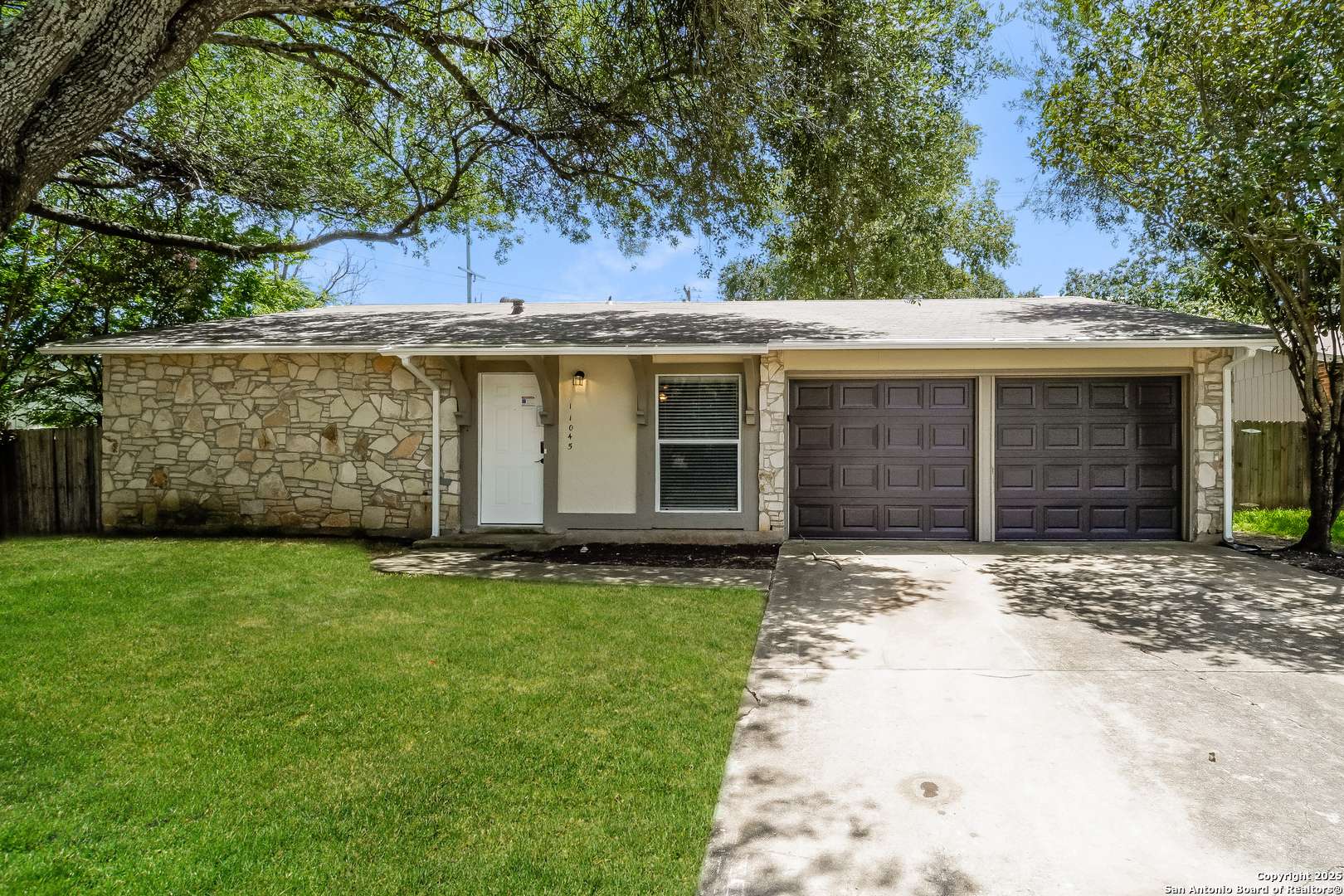 Live Oak, TX 78233,11045 White Sands