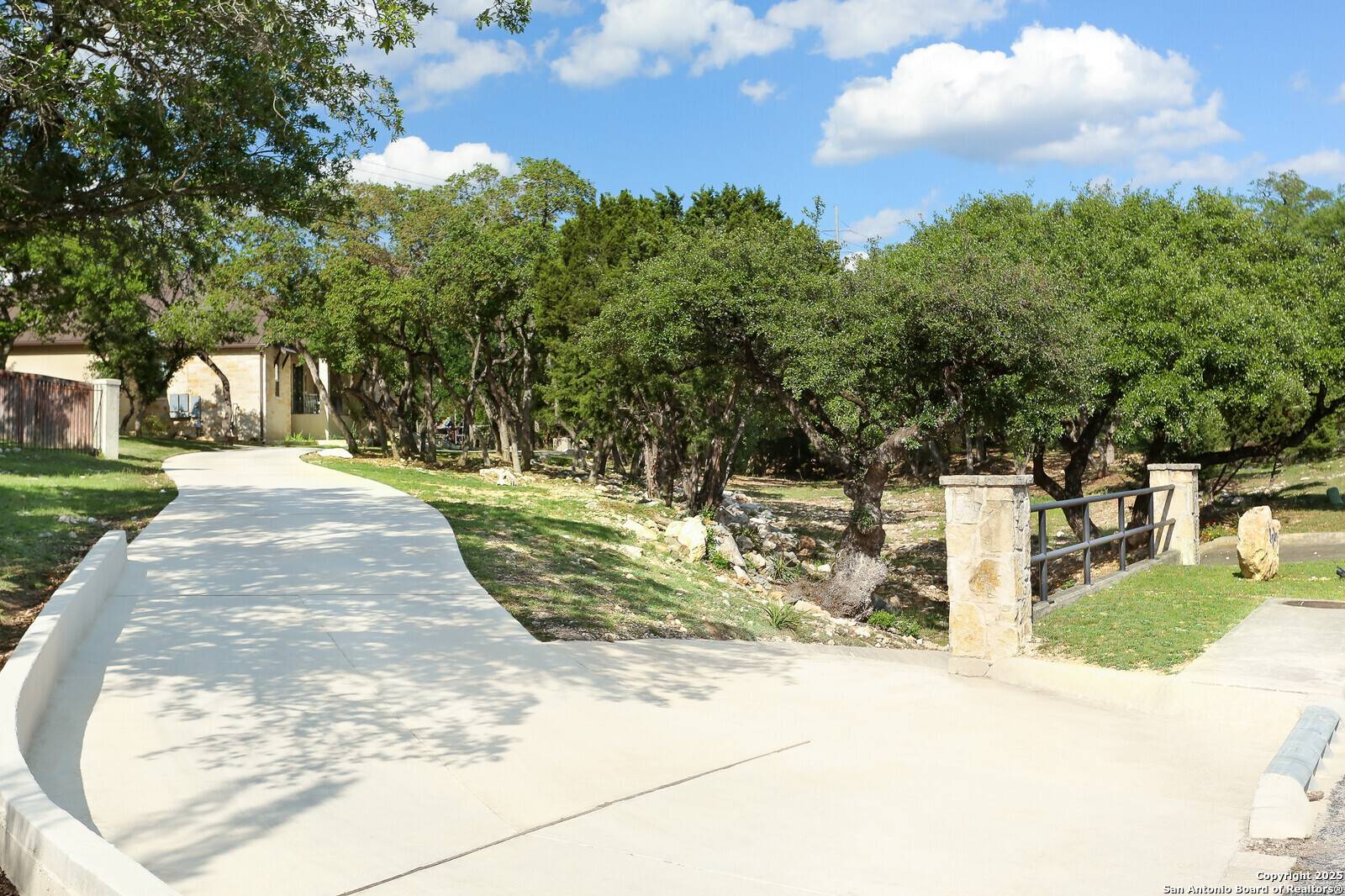 San Antonio, TX 78260,2727 Winding View