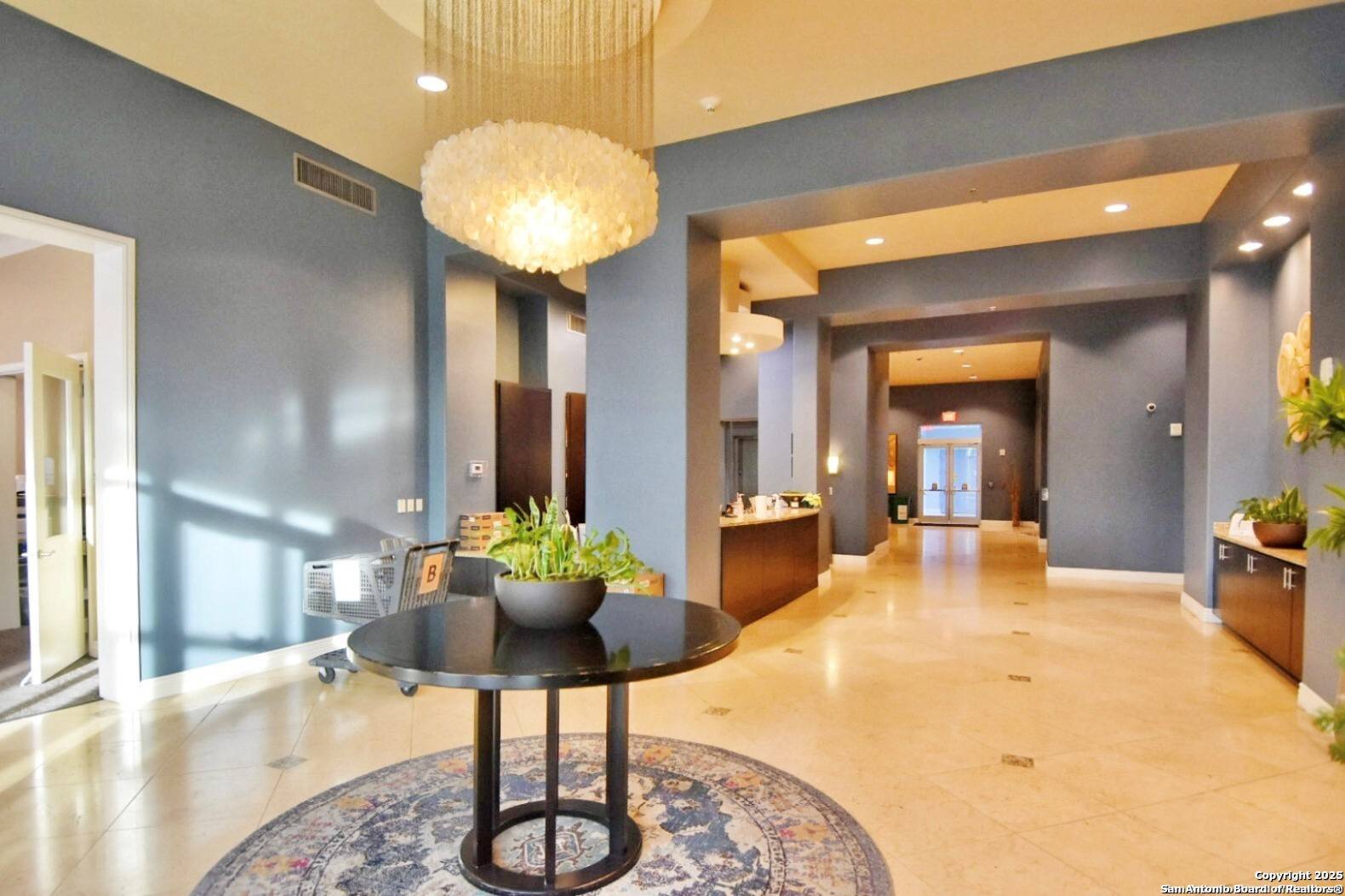 San Antonio, TX 78202,215 N Center UNIT 309