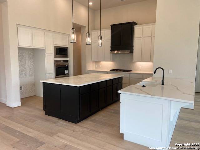 Boerne, TX 78006,305 Barton