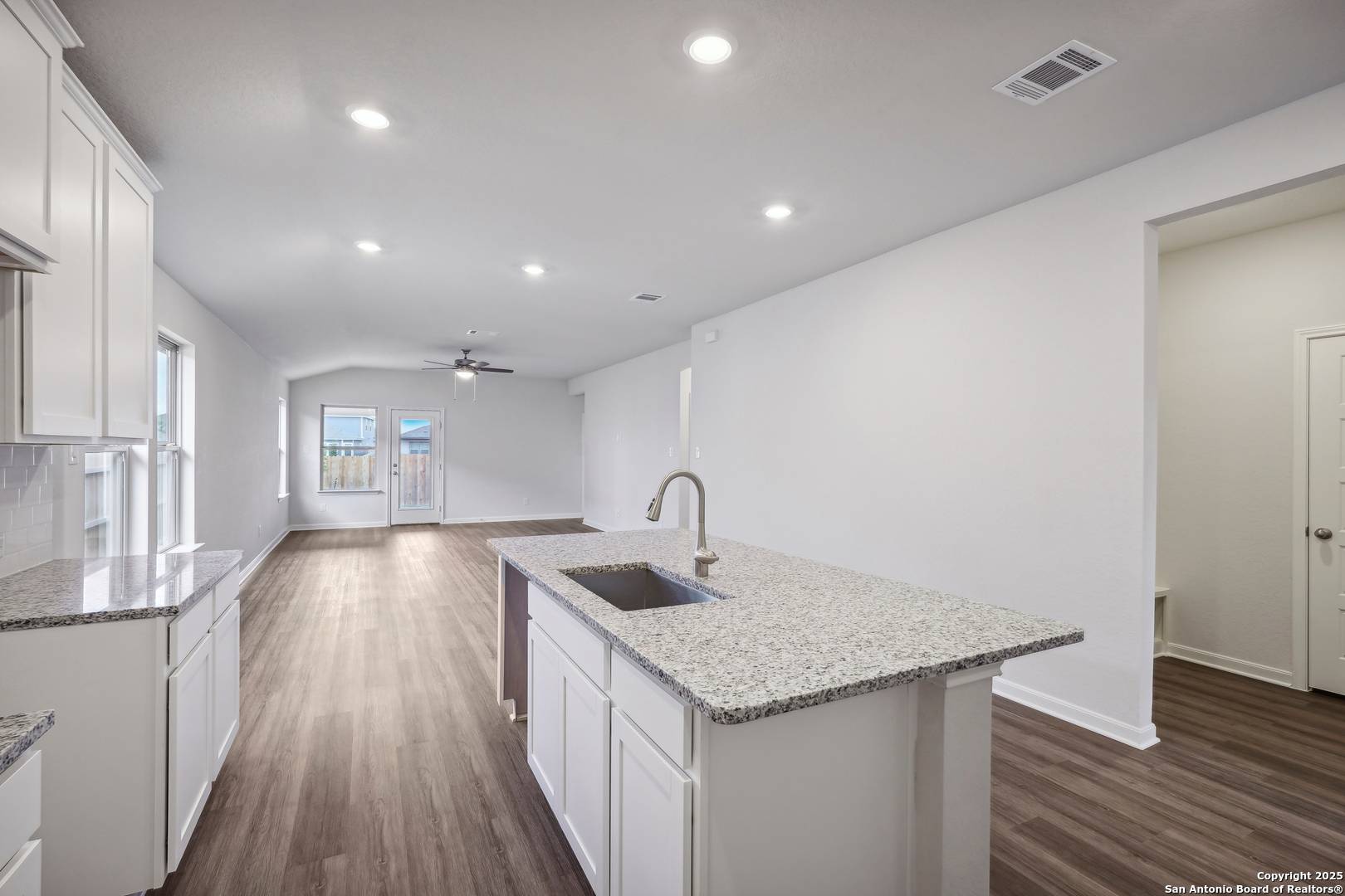 Converse, TX 78109,2814 Clemente Way