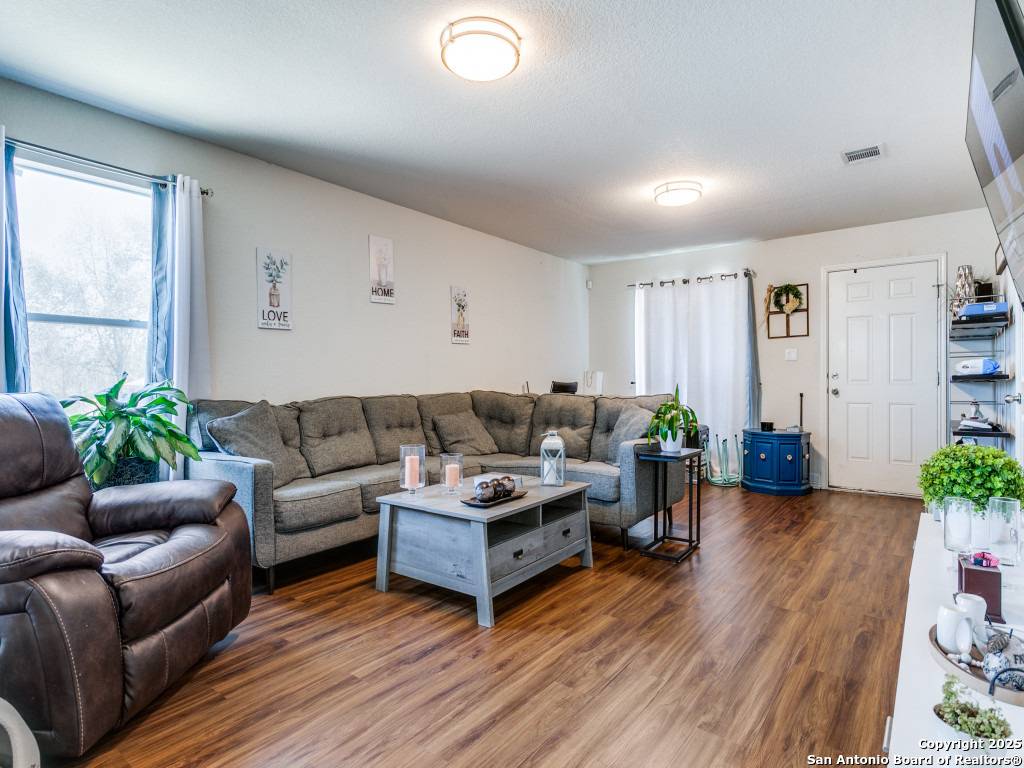 San Antonio, TX 78245,11703 Basil Grass
