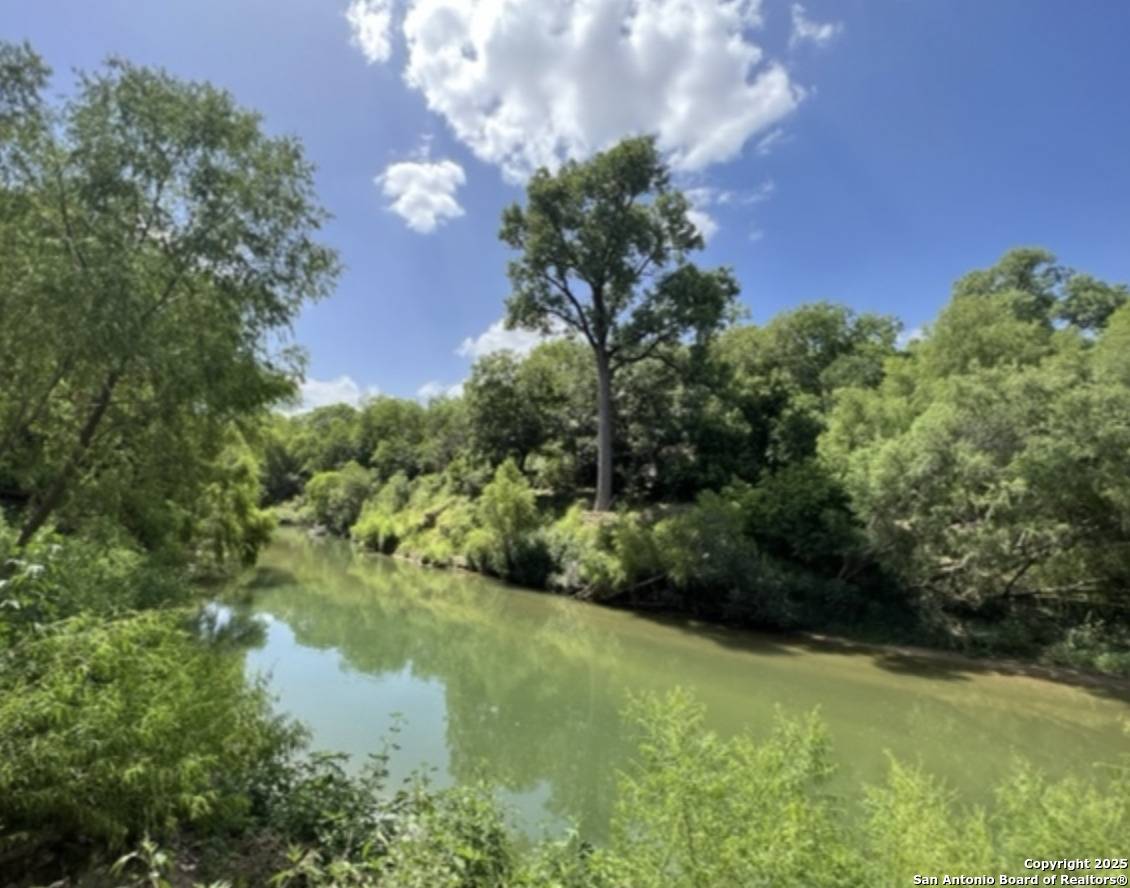 Elmendorf, TX 78112,5354 LABUS