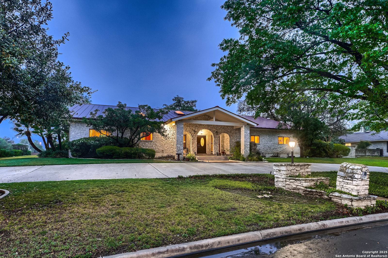 Castle Hills, TX 78213,201 Sheffield