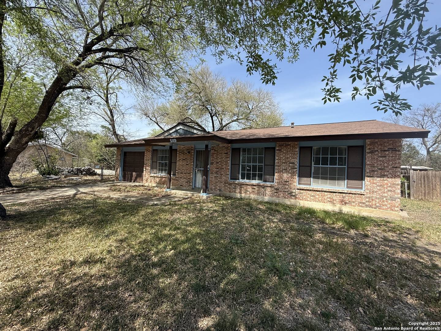 San Antonio, TX 78218,5119 village Court