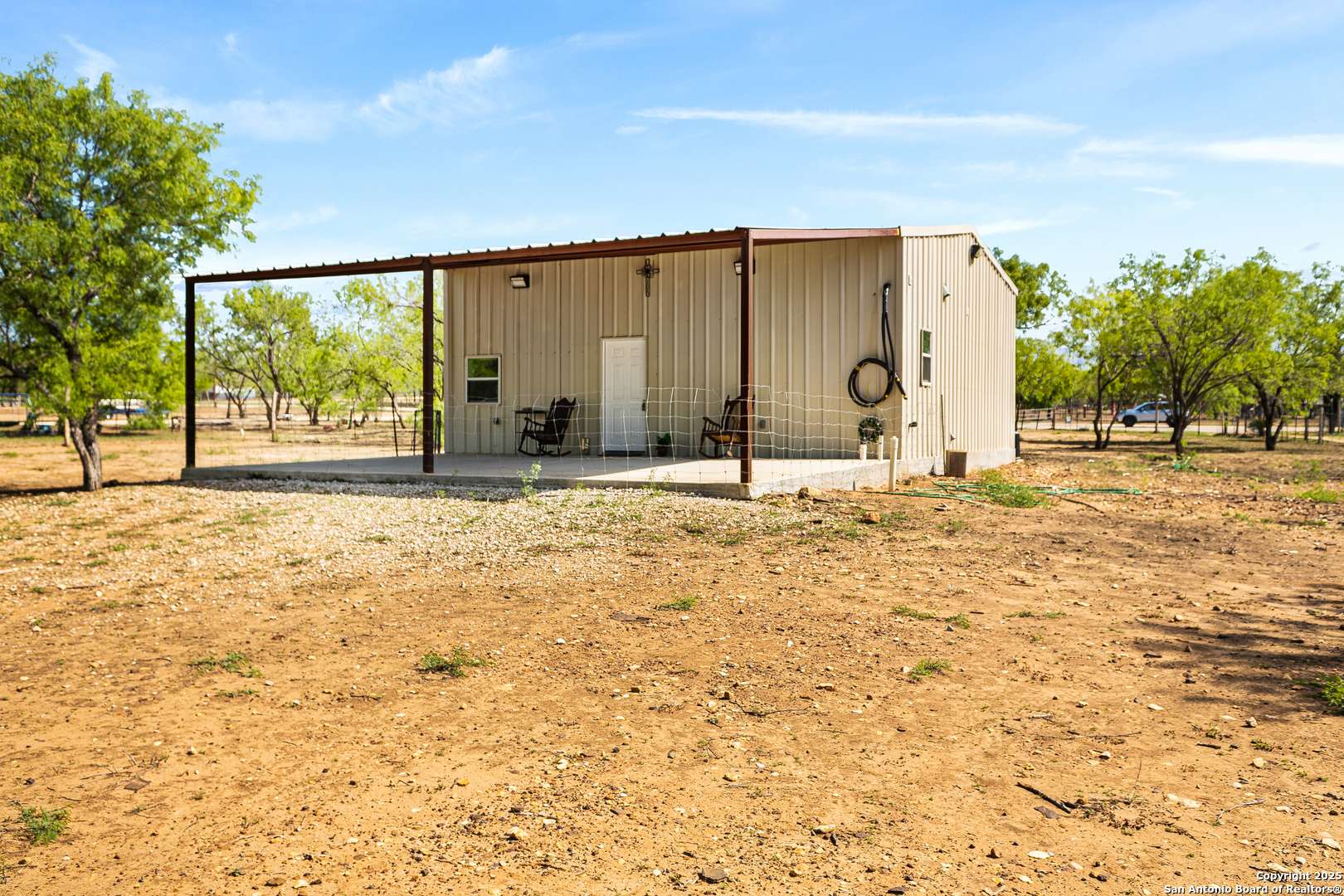 Devine, TX 78016,128 County Road 2672