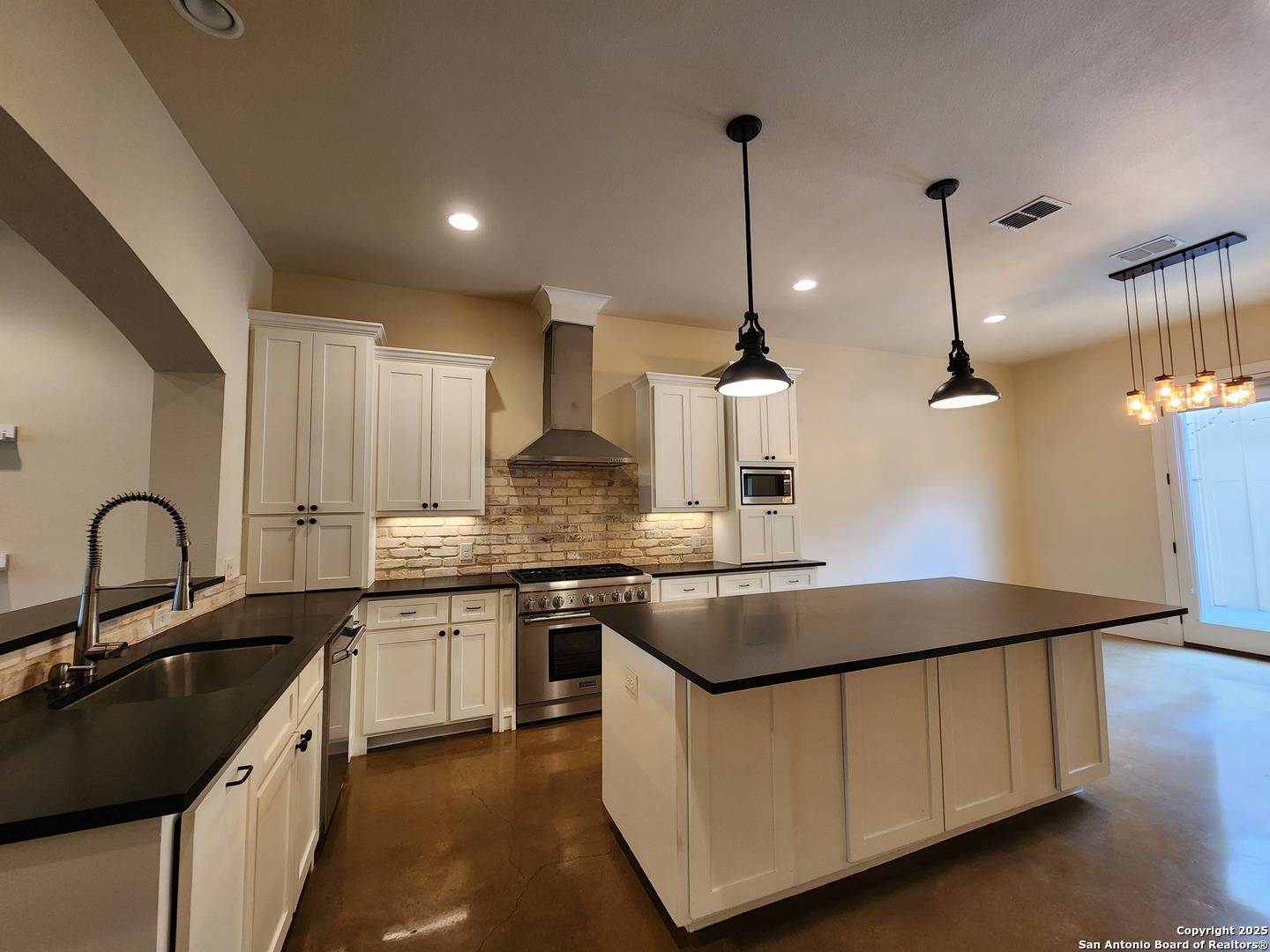 New Braunfels, TX 78130-5461,611 STADTBACH ST
