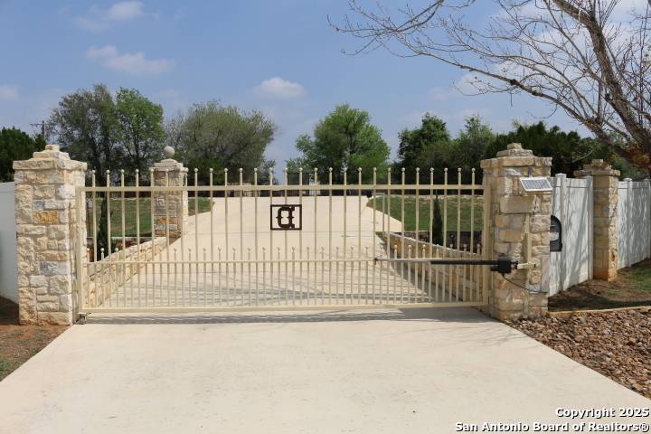 Poteet, TX 78065,4431 fm 476