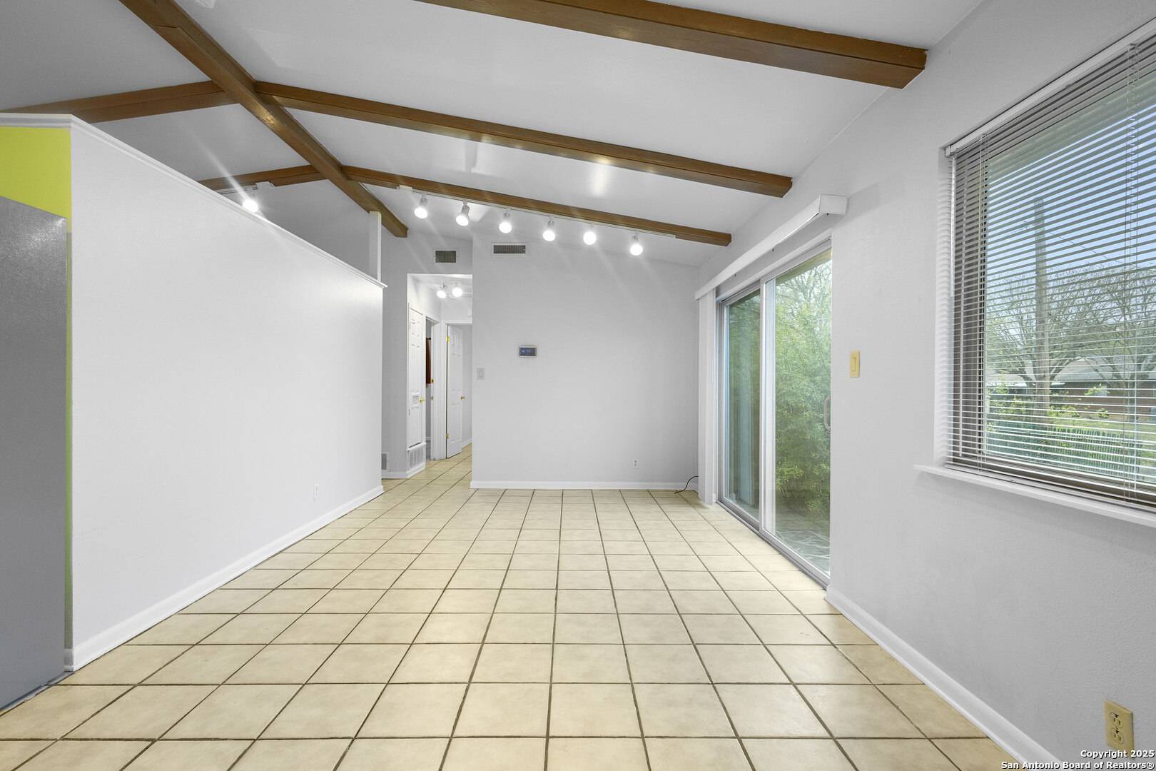 Live Oak, TX 78233,402 Shin Oak