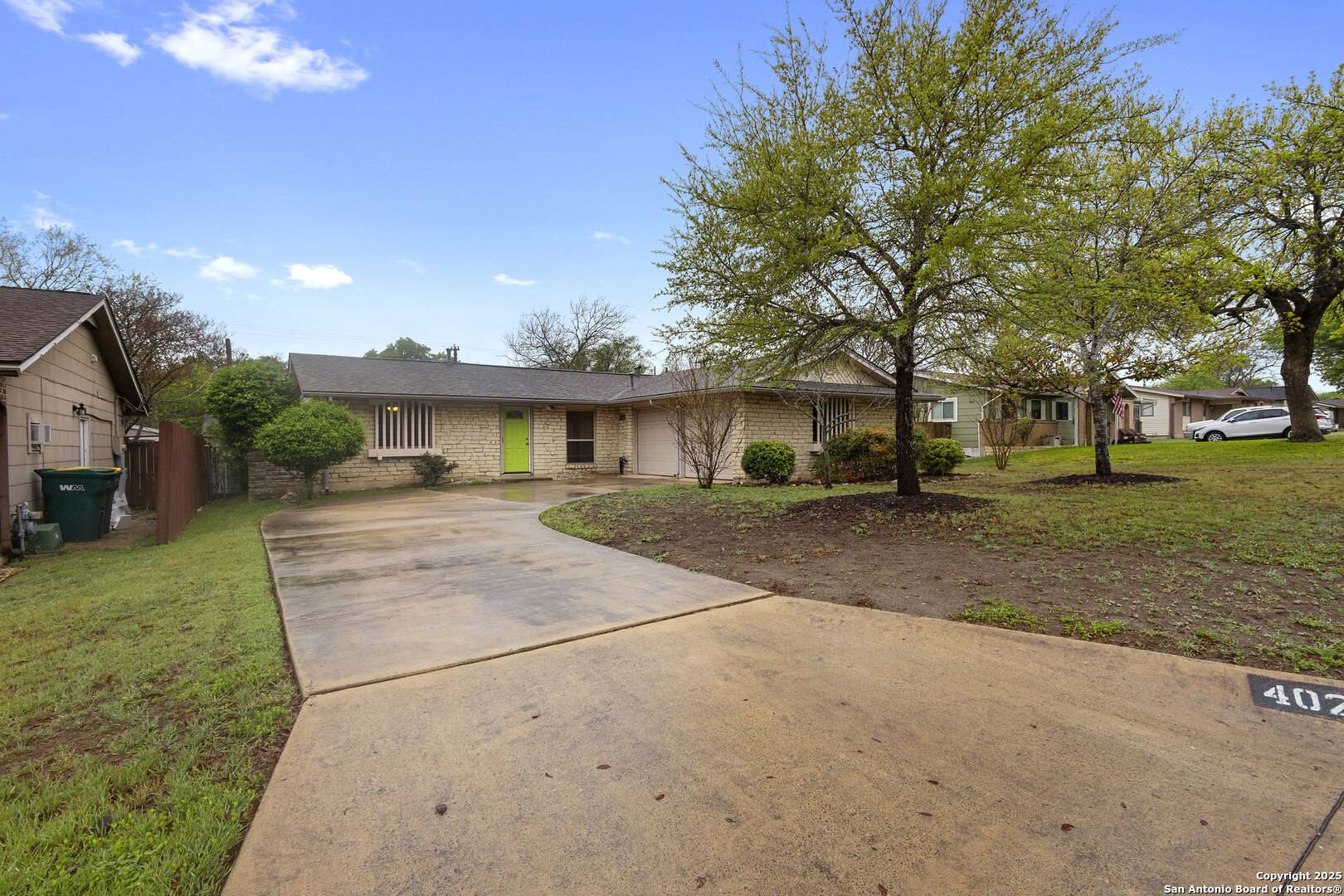 Live Oak, TX 78233,402 Shin Oak