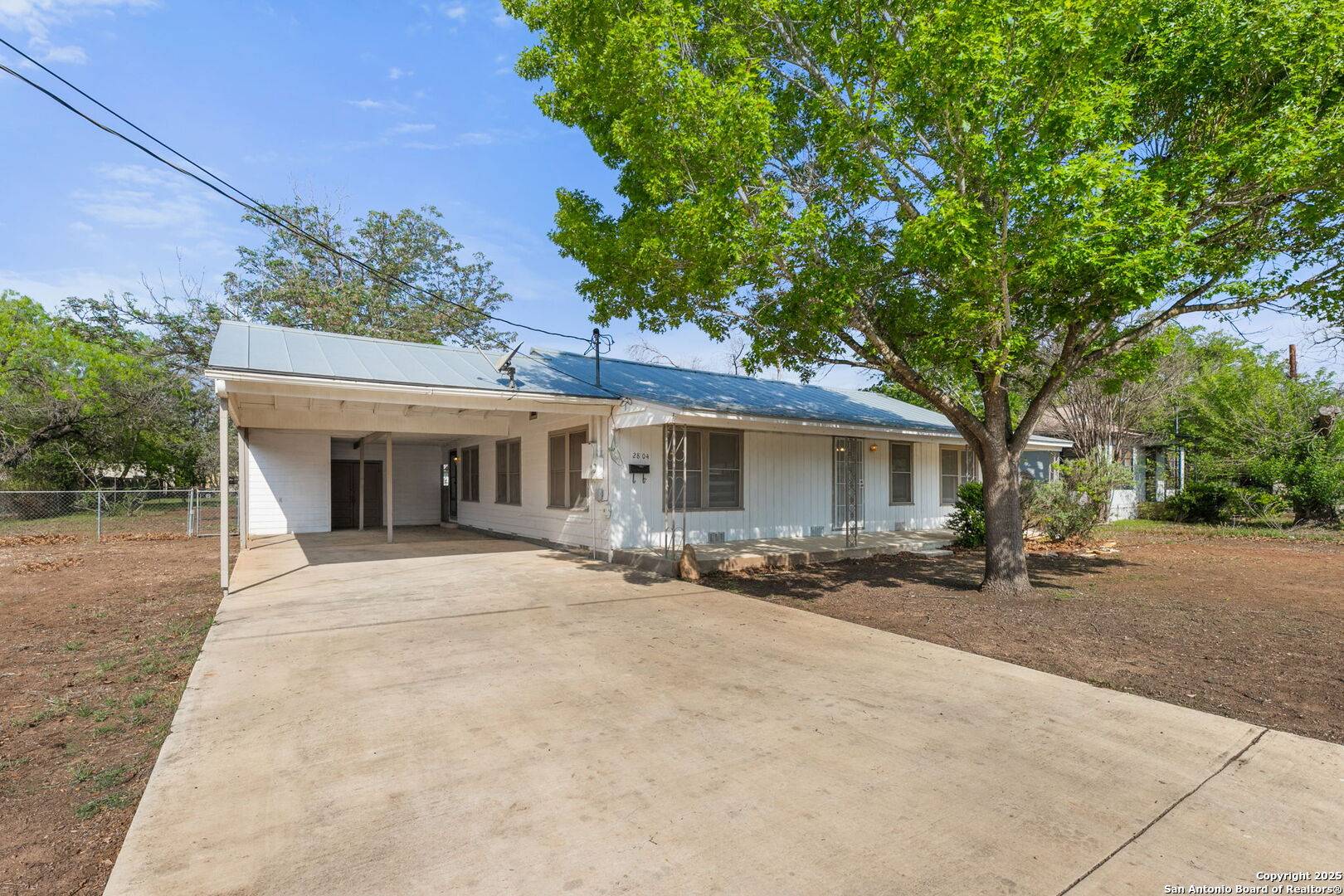 Hondo, TX 78861,2804 Avenue I
