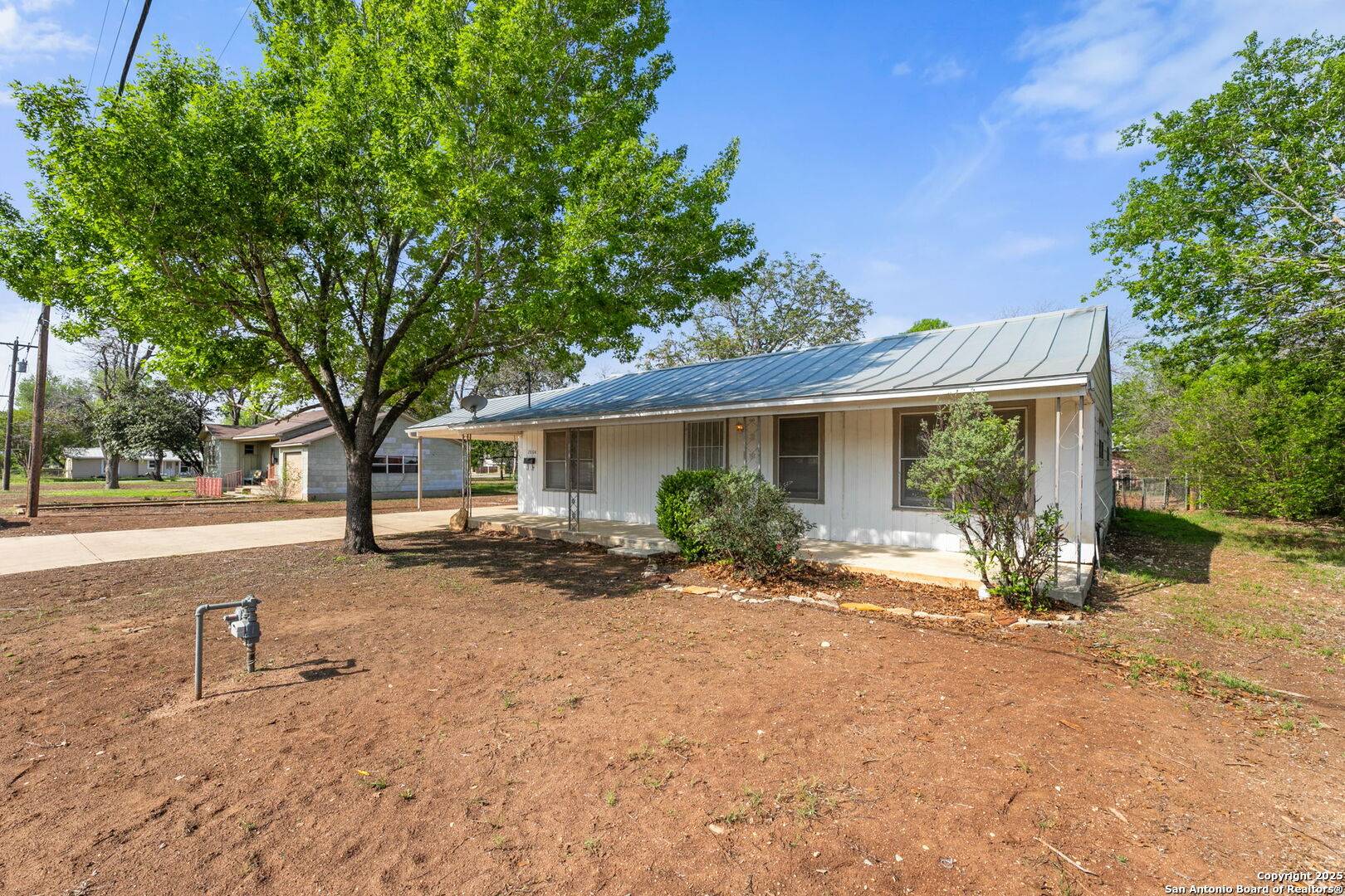 Hondo, TX 78861,2804 Avenue I