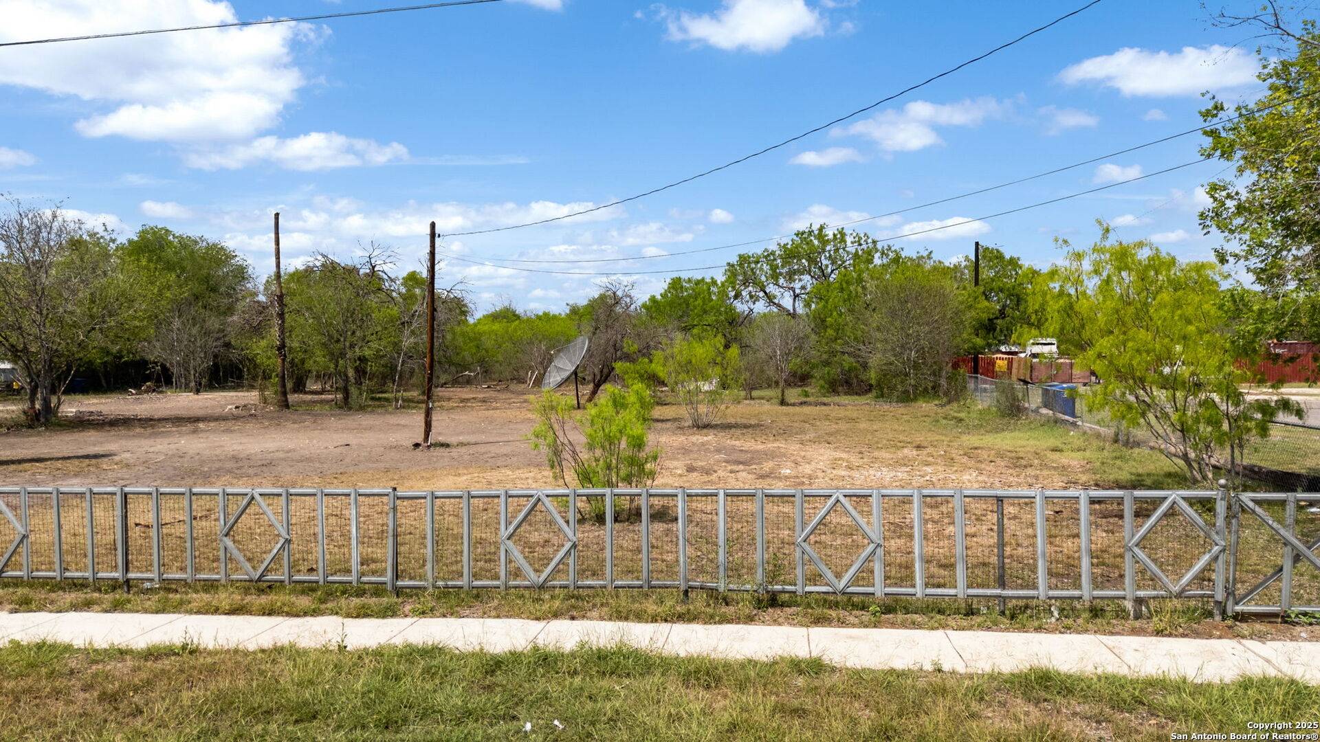San Antonio, TX 78221,667 Petaluma