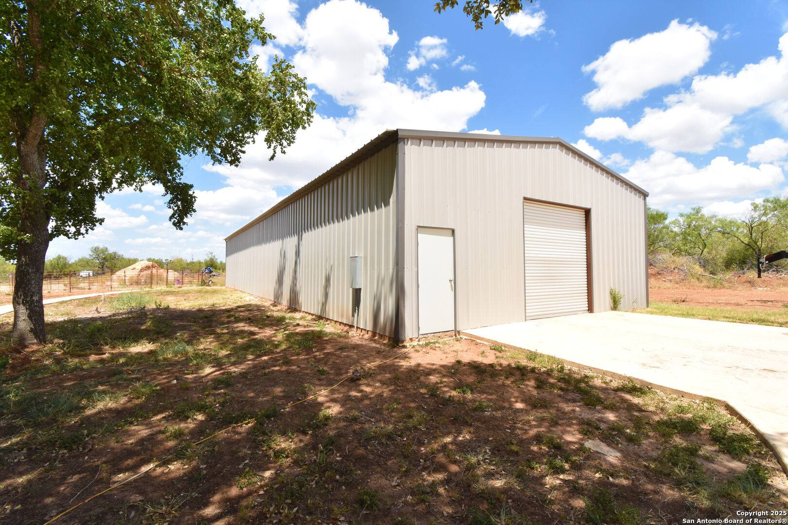 Devine, TX 78016,200 Pr 6631