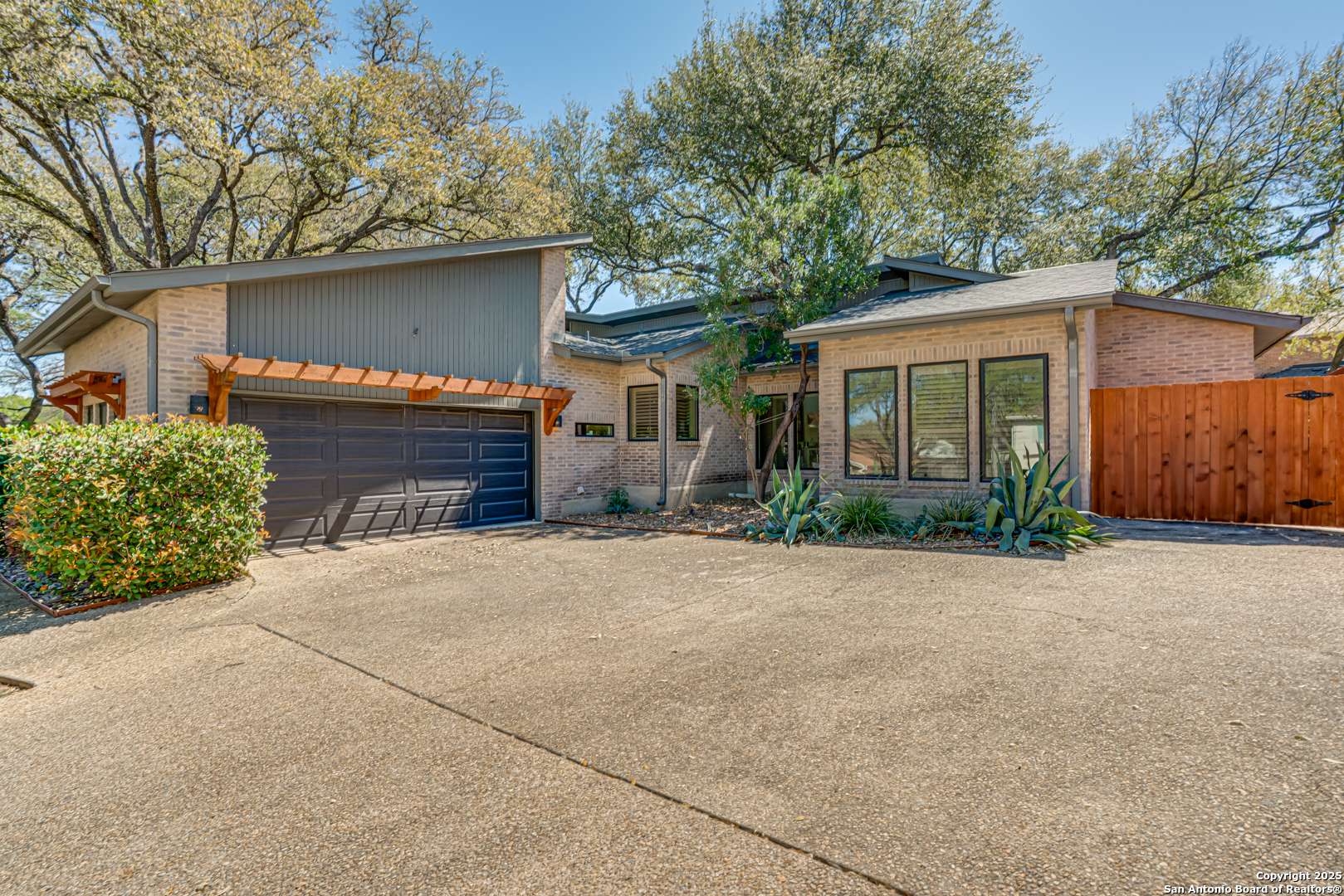 San Antonio, TX 78230,3669 Hunters Cliff